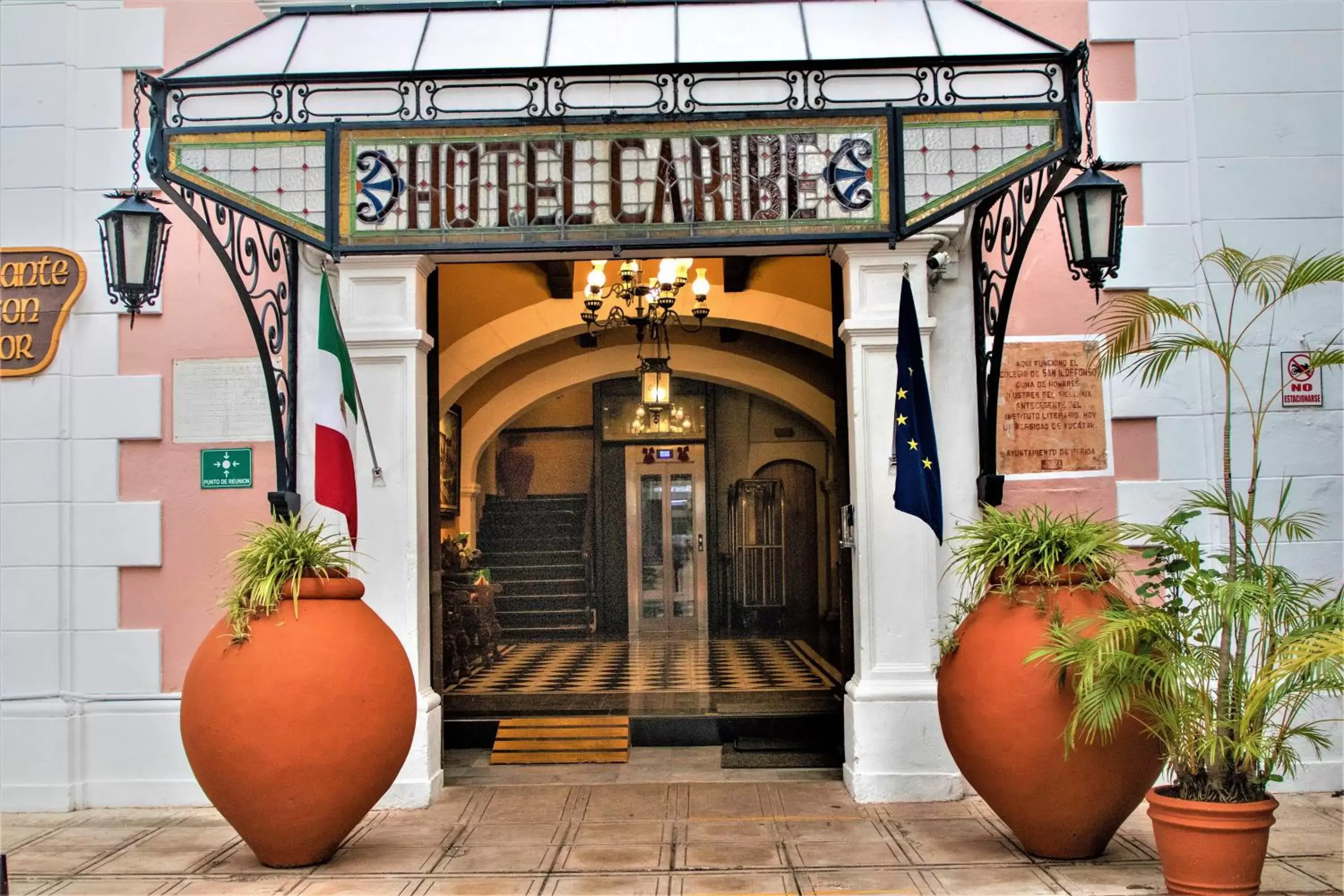 Facade/entrance in Hotel Caribe Merida Yucatan