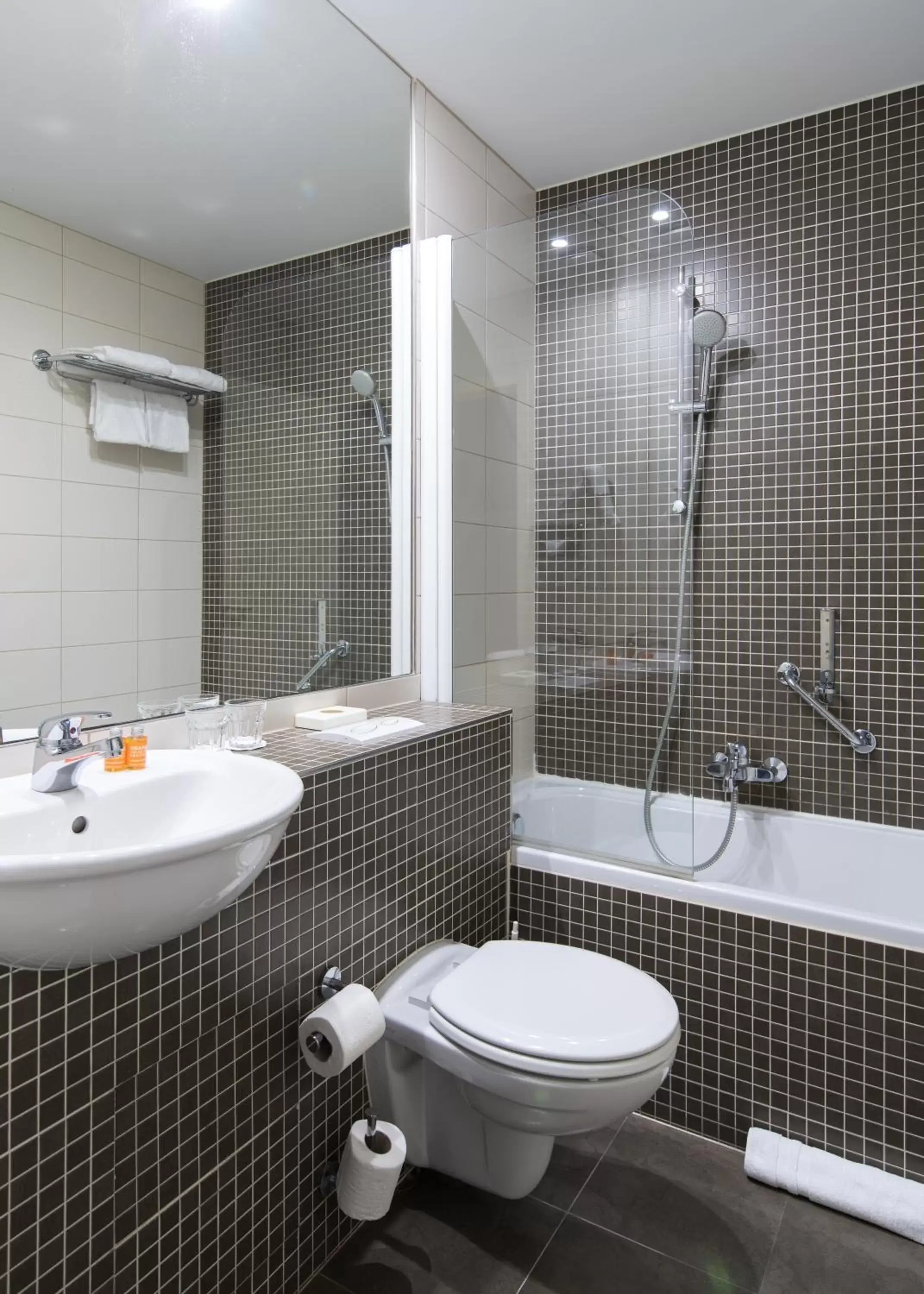 Bathroom in Hotel Chambord