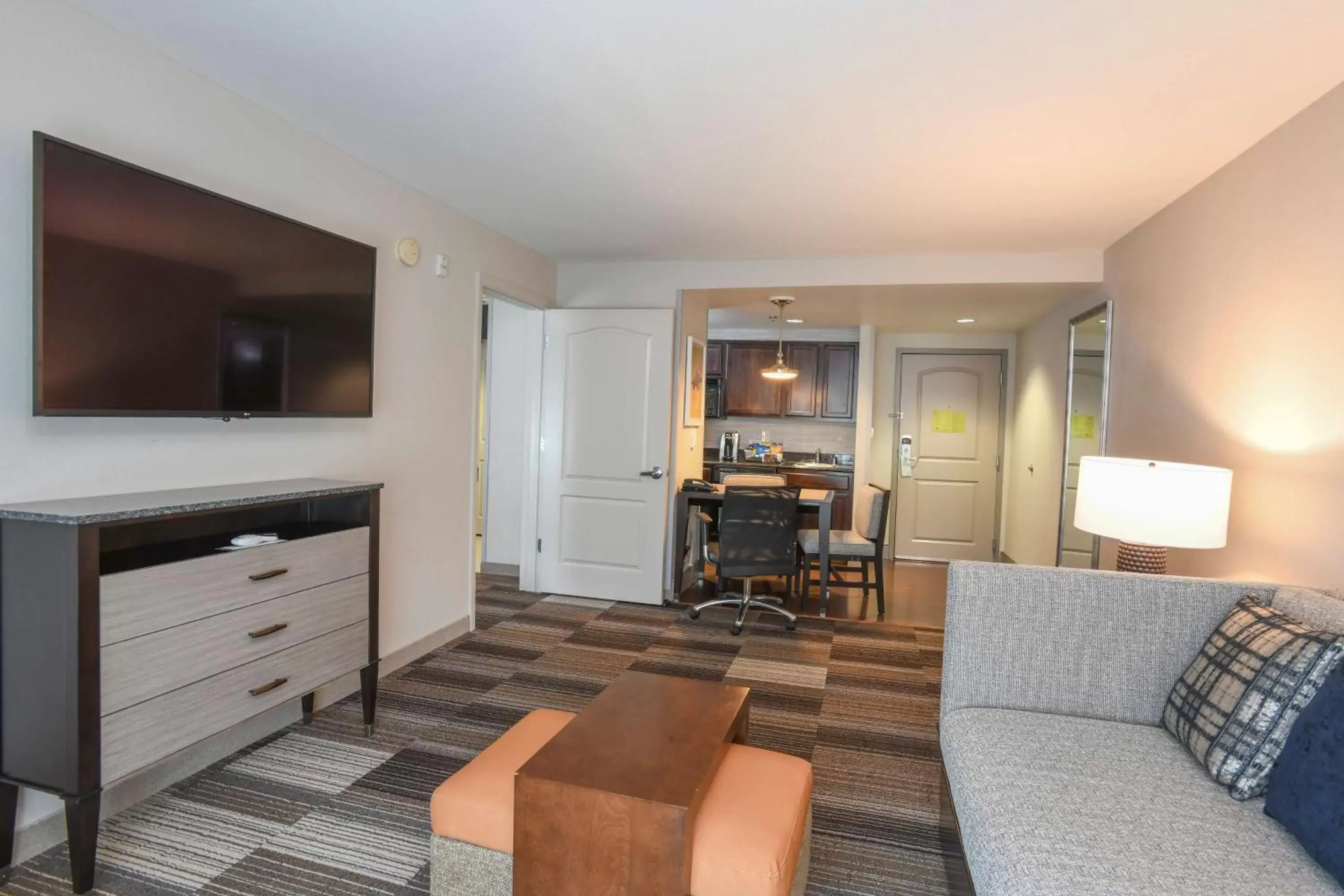 Living room, Seating Area in Homewood Suites Cincinnati Airport South-Florence