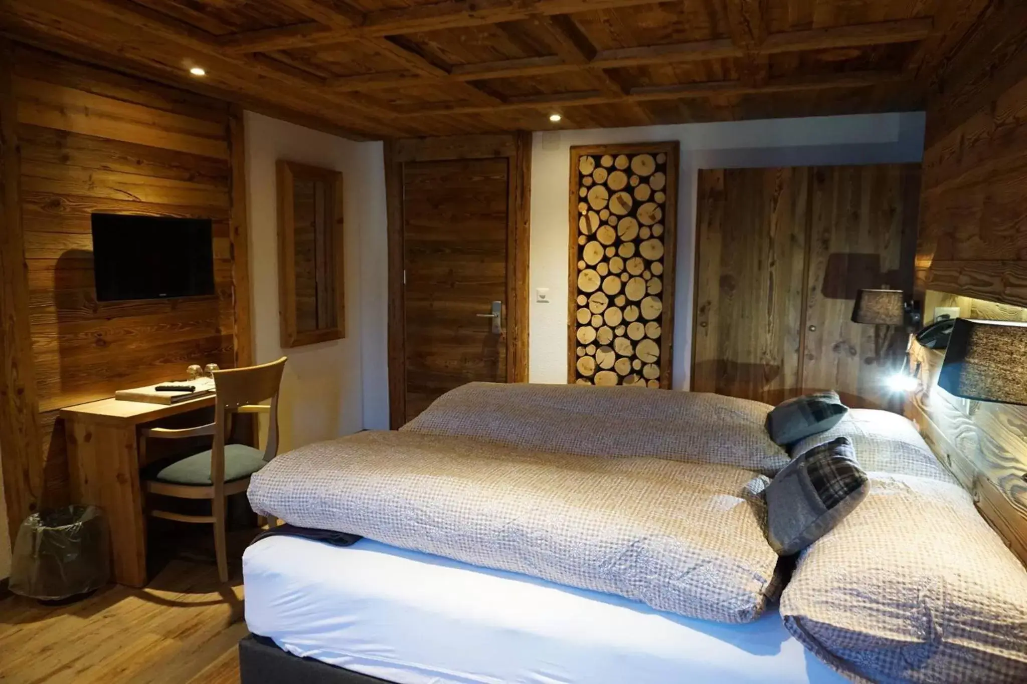 Bed in Hôtel Le Grand Chalet