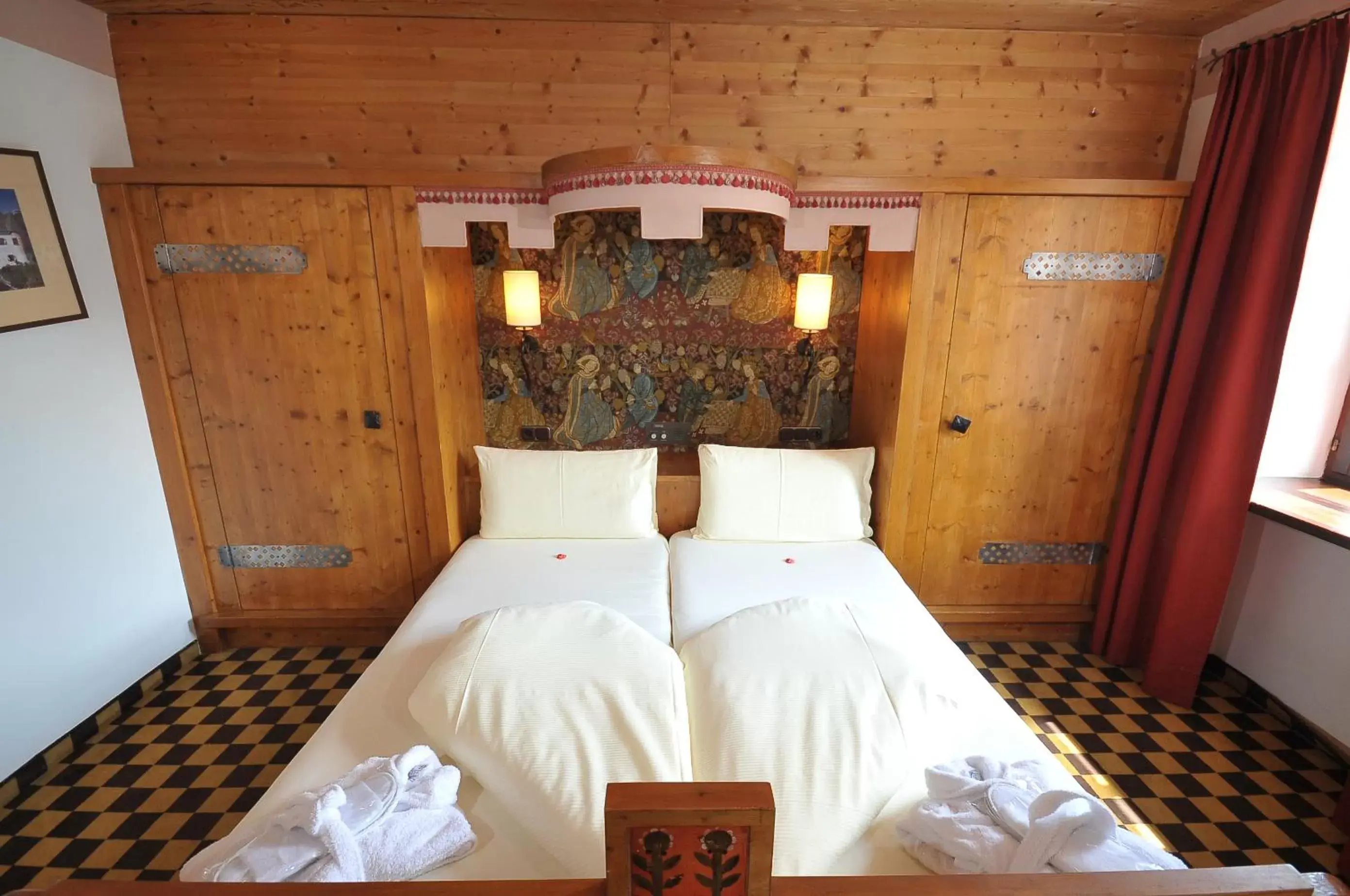 Bed, Room Photo in Family Hotel Schloss Rosenegg