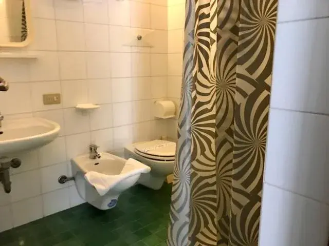 Bathroom in Hotel Primavera