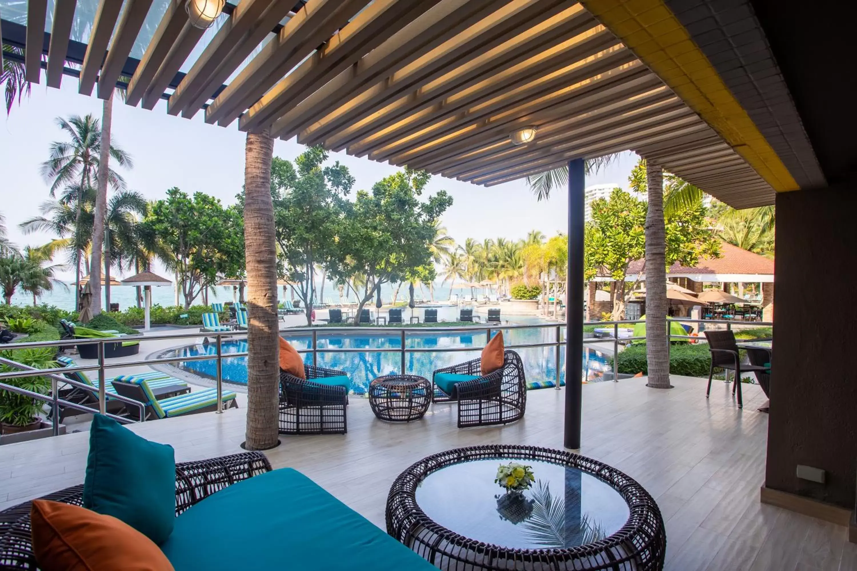 Patio, Restaurant/Places to Eat in Royal Wing Suites & Spa Pattaya