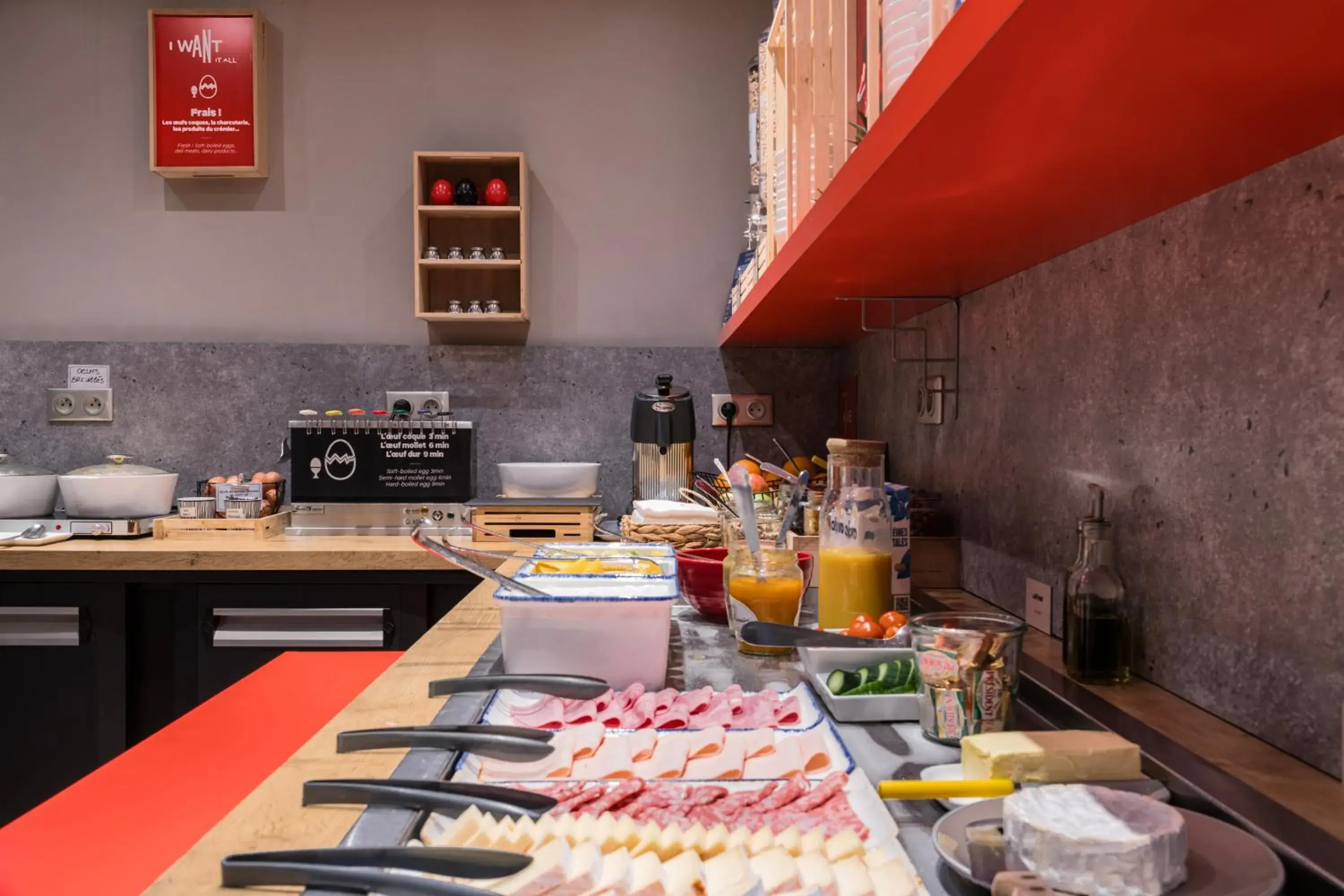 Buffet breakfast, Restaurant/Places to Eat in ibis Paris Gare du Nord TGV