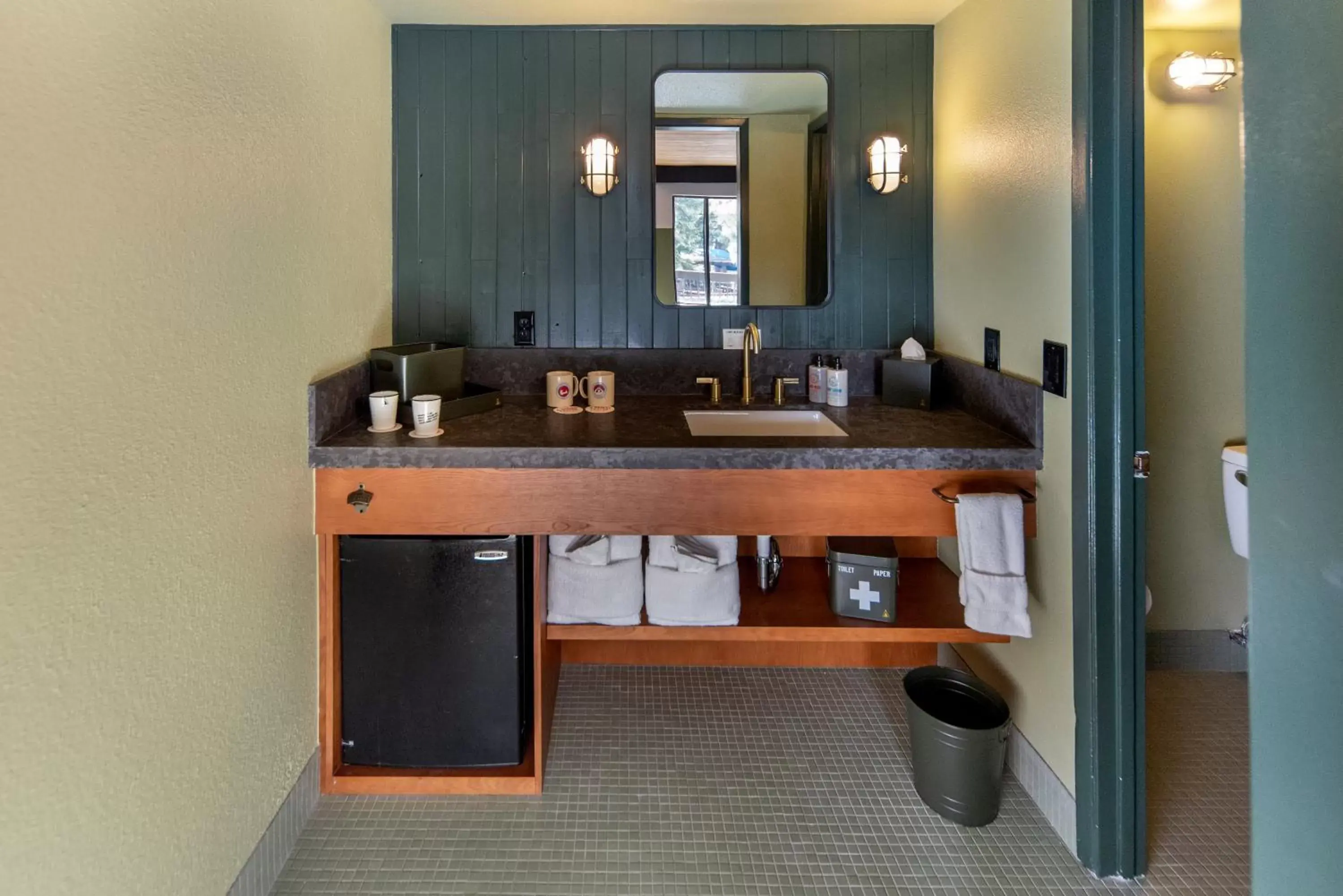 Bathroom, Kitchen/Kitchenette in Station House Inn South Lake Tahoe, by Oliver