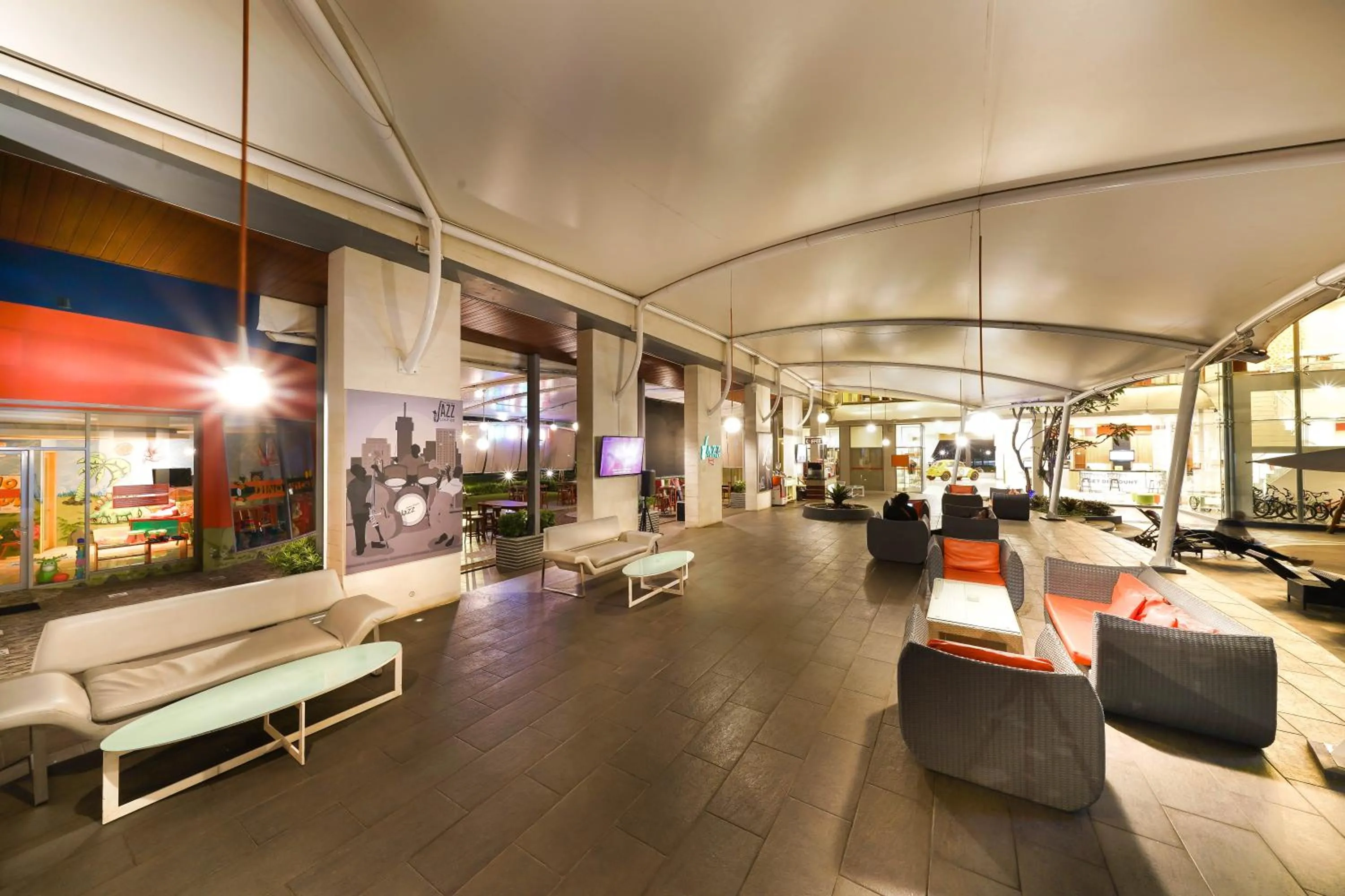 Lounge or bar in HARRIS Hotel Sentul City Bogor