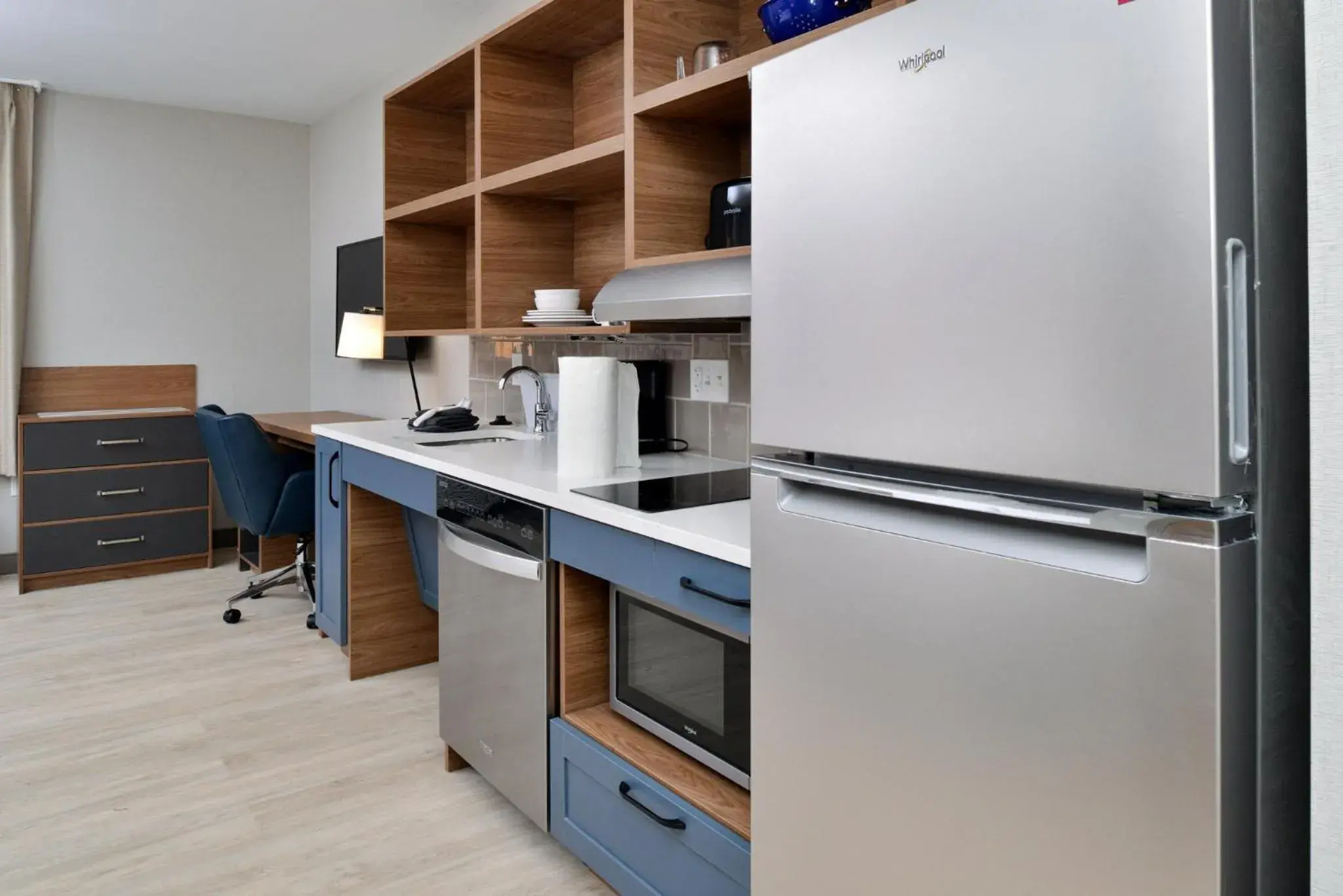 Photo of the whole room, Kitchen/Kitchenette in Candlewood Suites - Joliet Southwest, an IHG Hotel