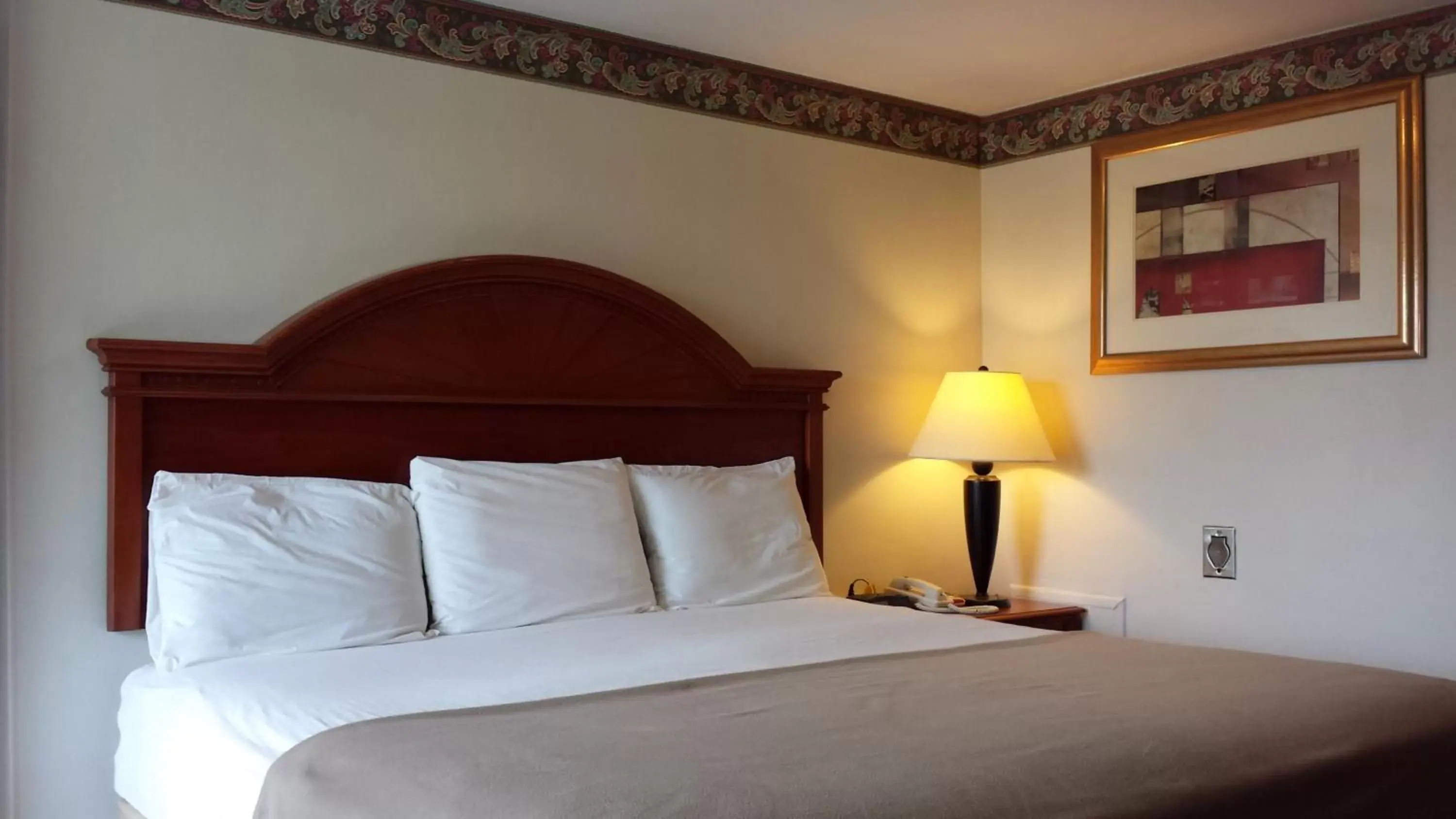 Bed in Americas Best Value Inn - Palmyra/Hershey