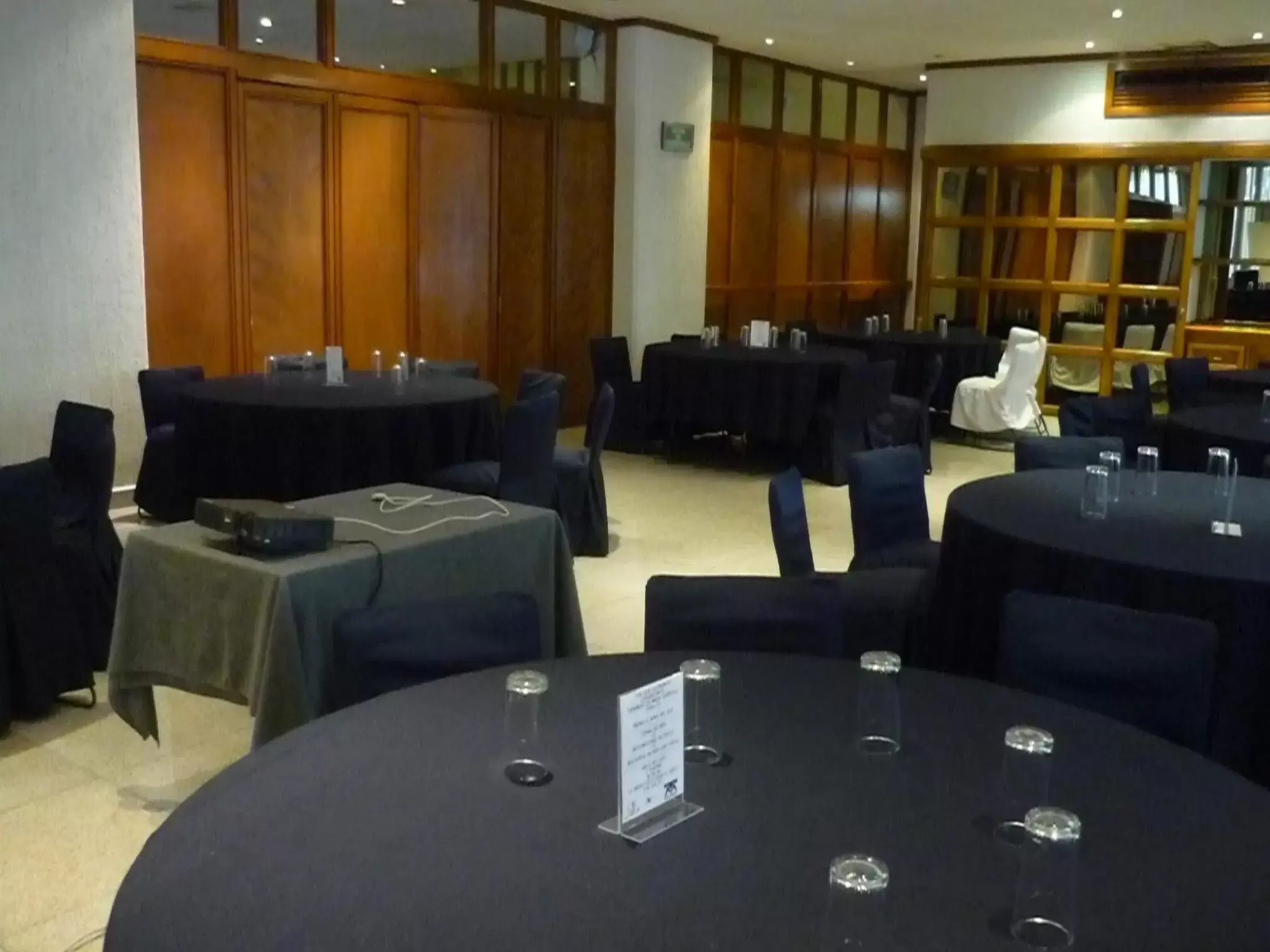 Banquet/Function facilities, Restaurant/Places to Eat in Hotel Bristol