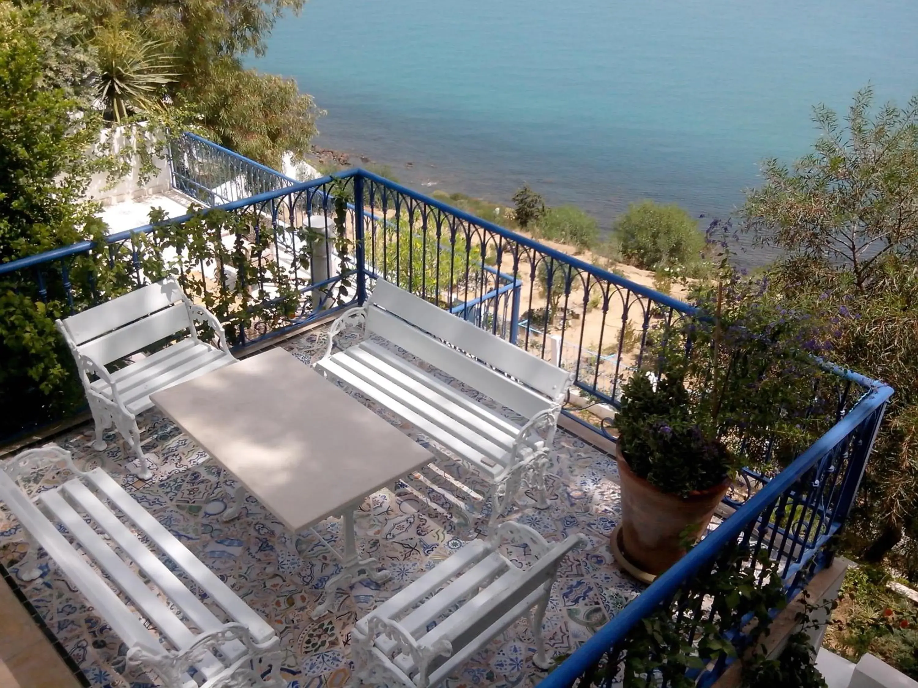 Facade/entrance, Balcony/Terrace in La Villa Bleue