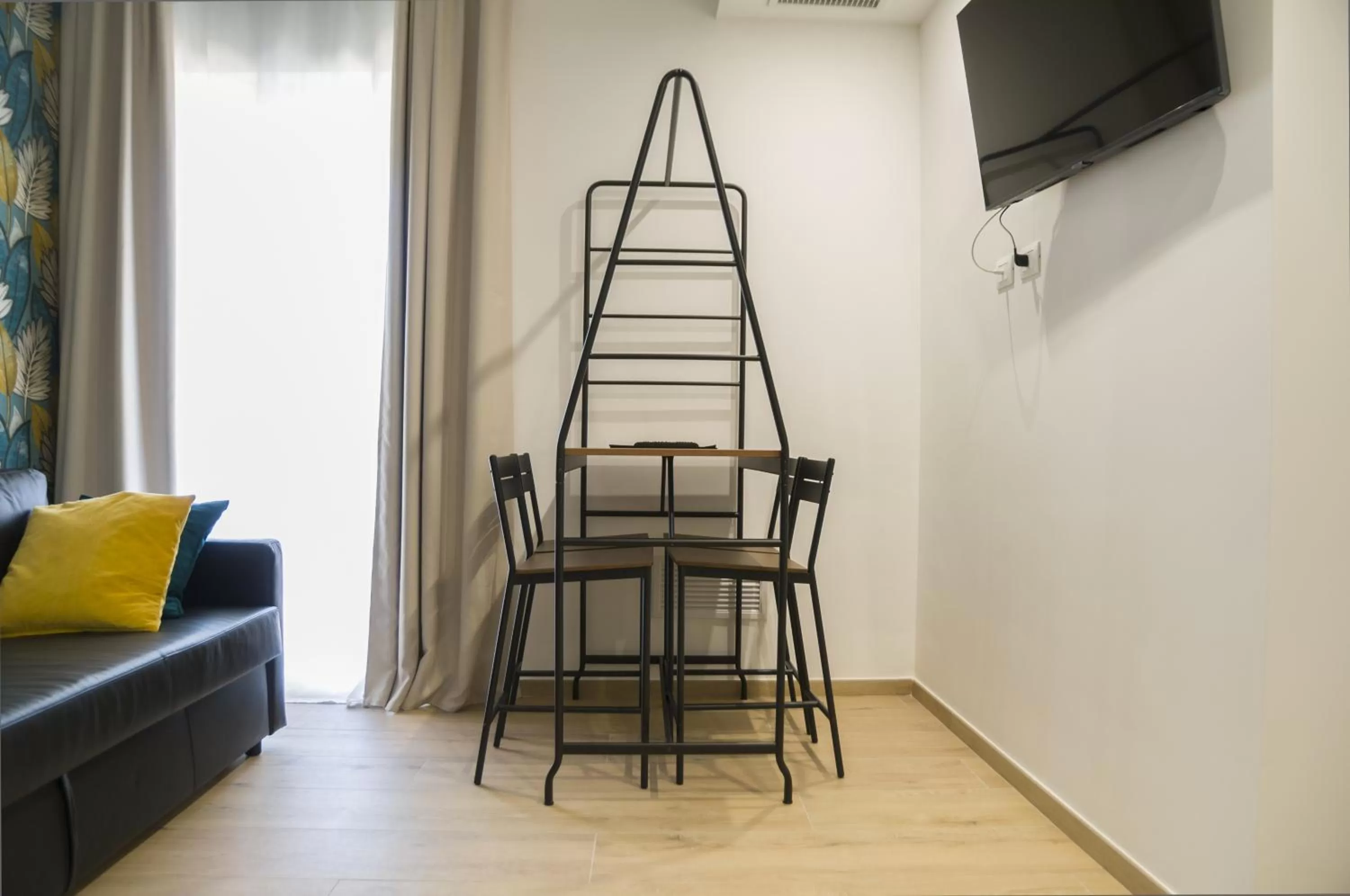 TV and multimedia, Dining Area in Galileo Suite