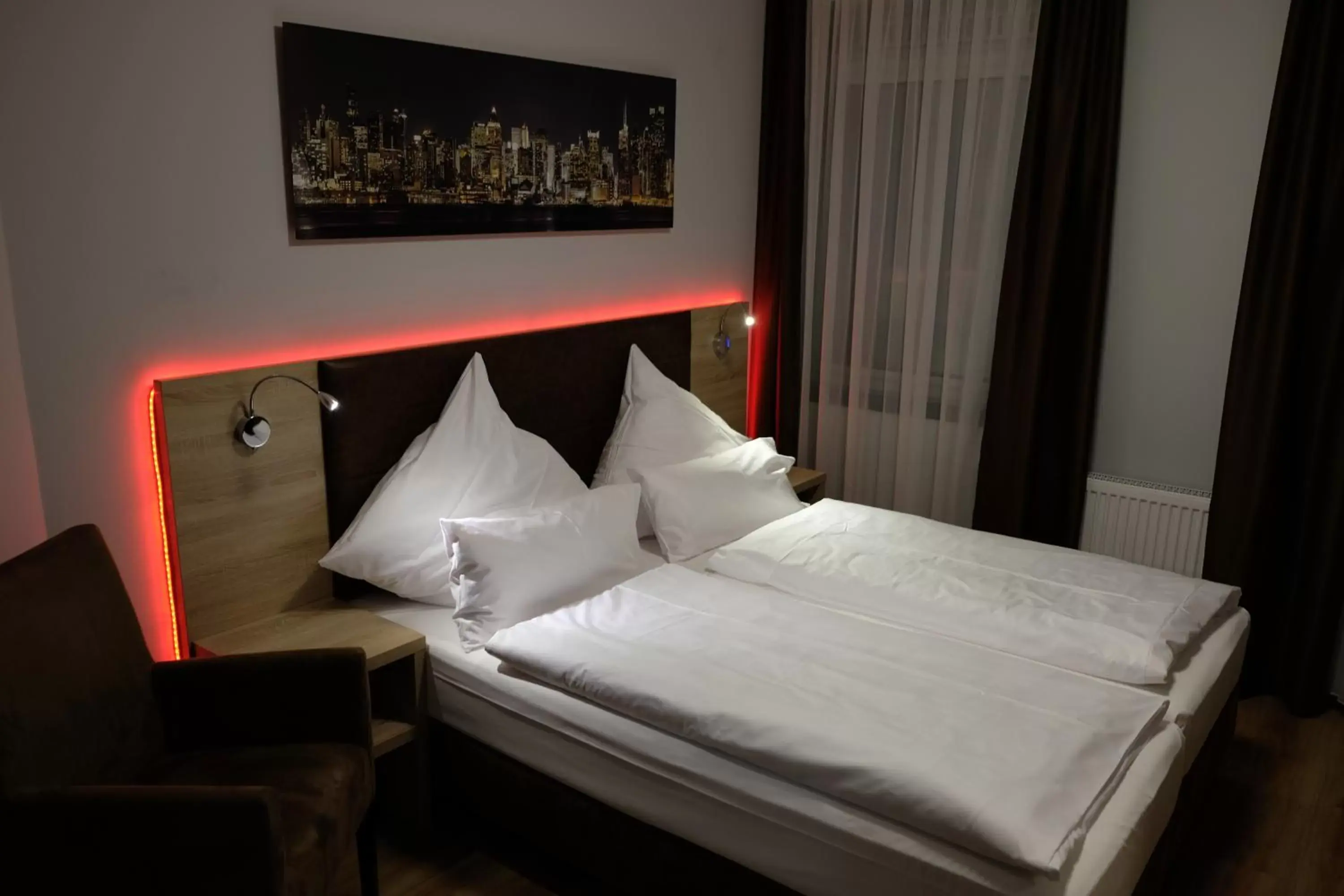 Photo of the whole room, Bed in Minx – CityHotels