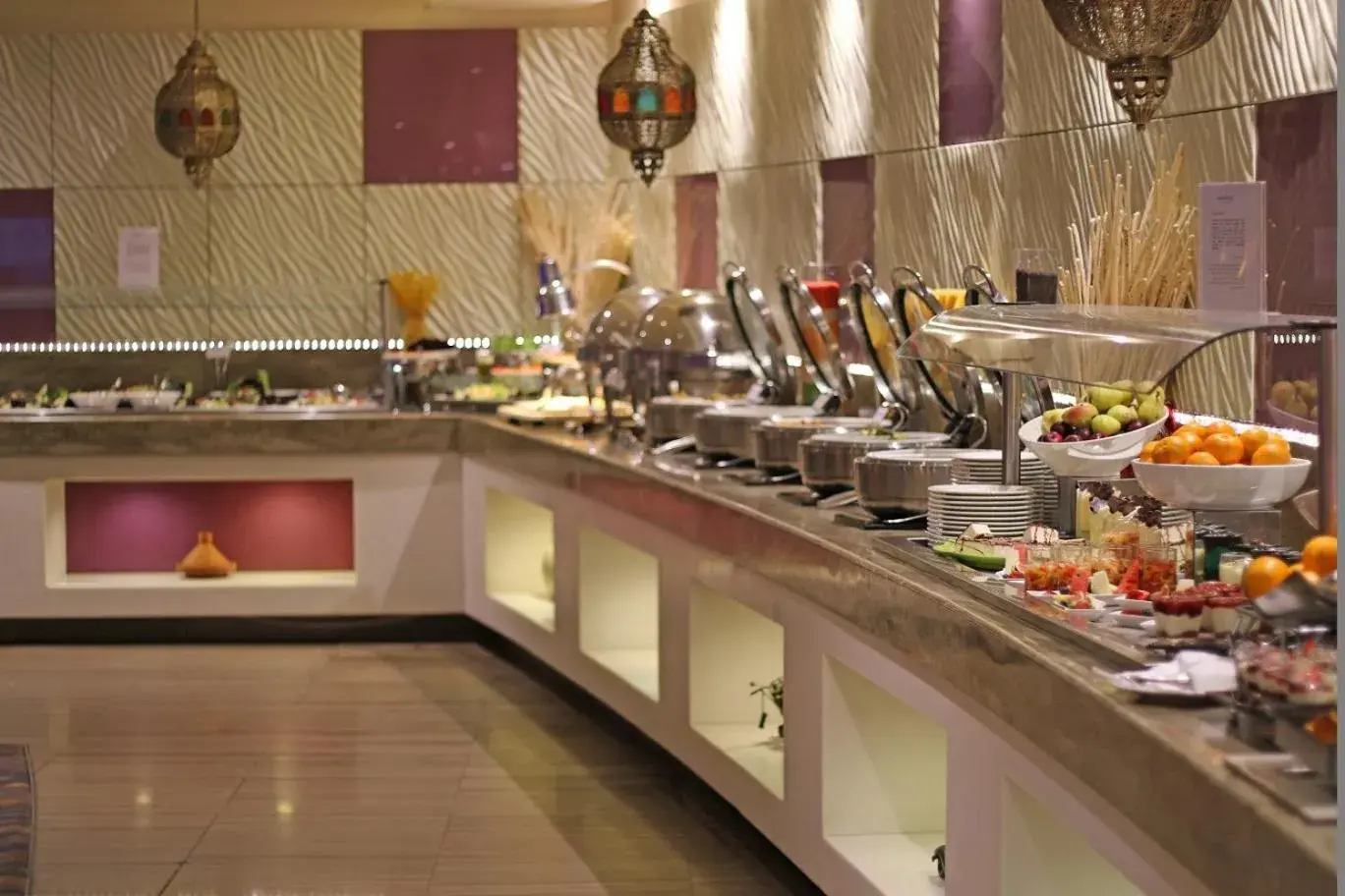 Restaurant/places to eat in Novotel Suites Riyadh Olaya