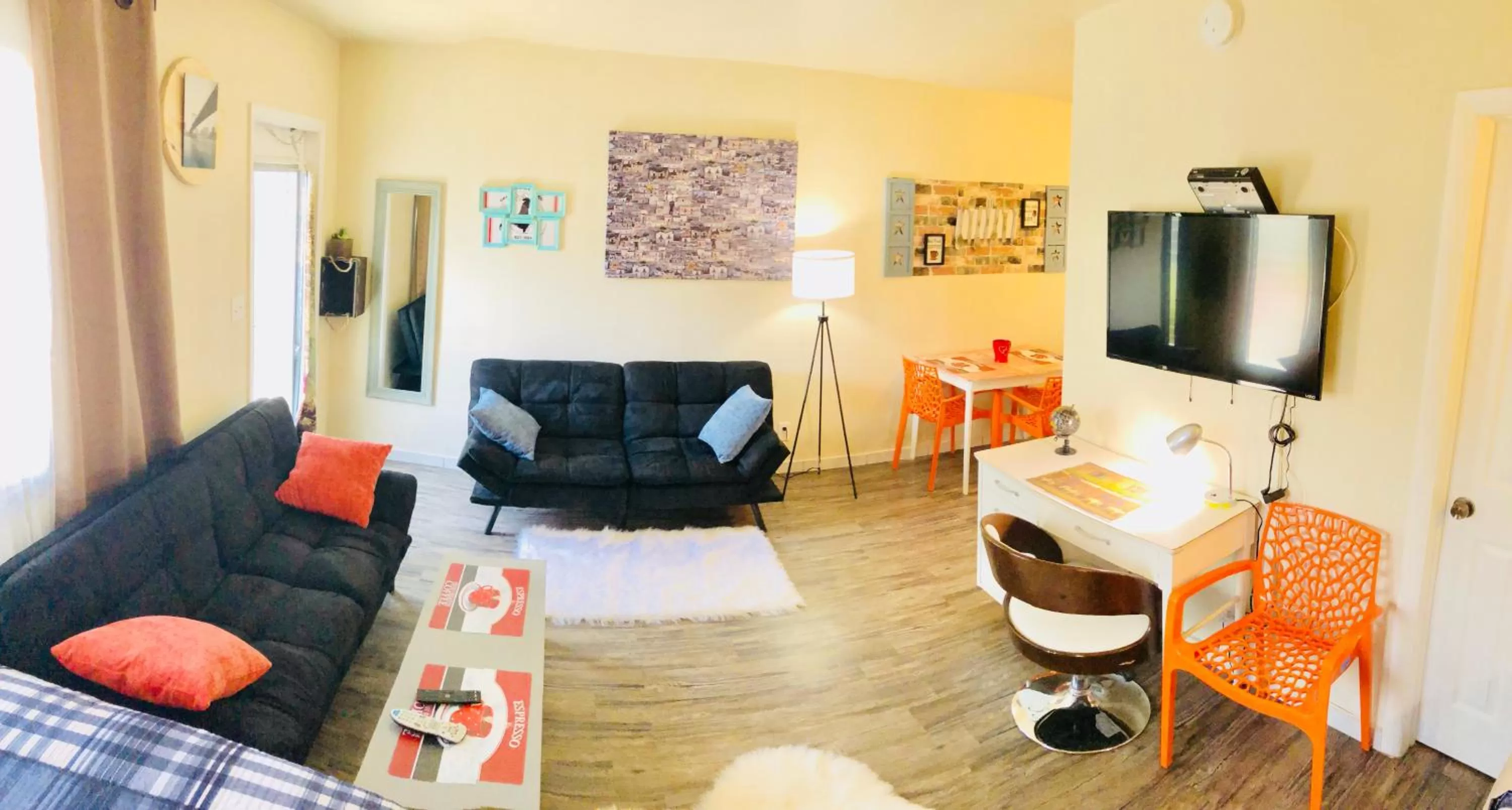 TV and multimedia in Hollywood Light Haven Lodge