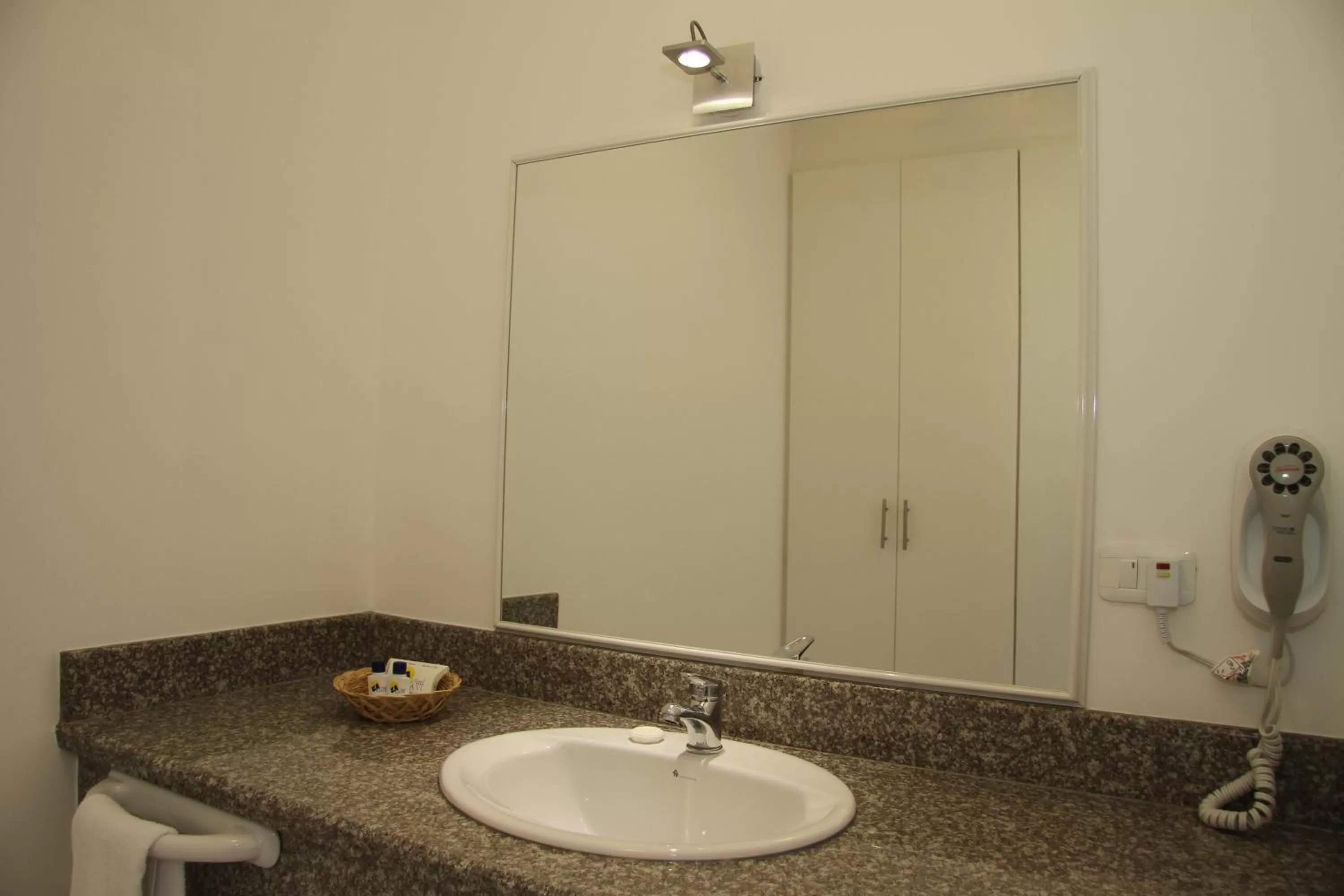 Bathroom in Hotel Ajavi