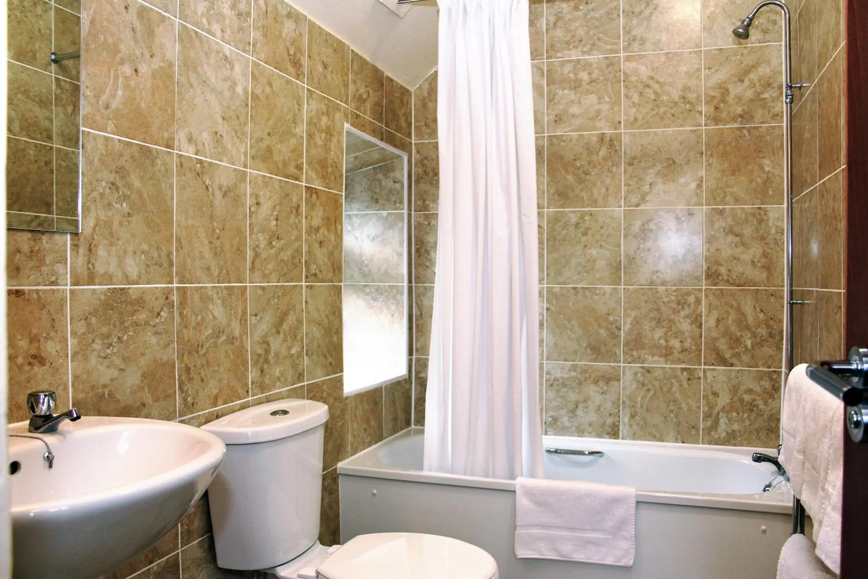 Bathroom in OYO Central Hotel Golders Green