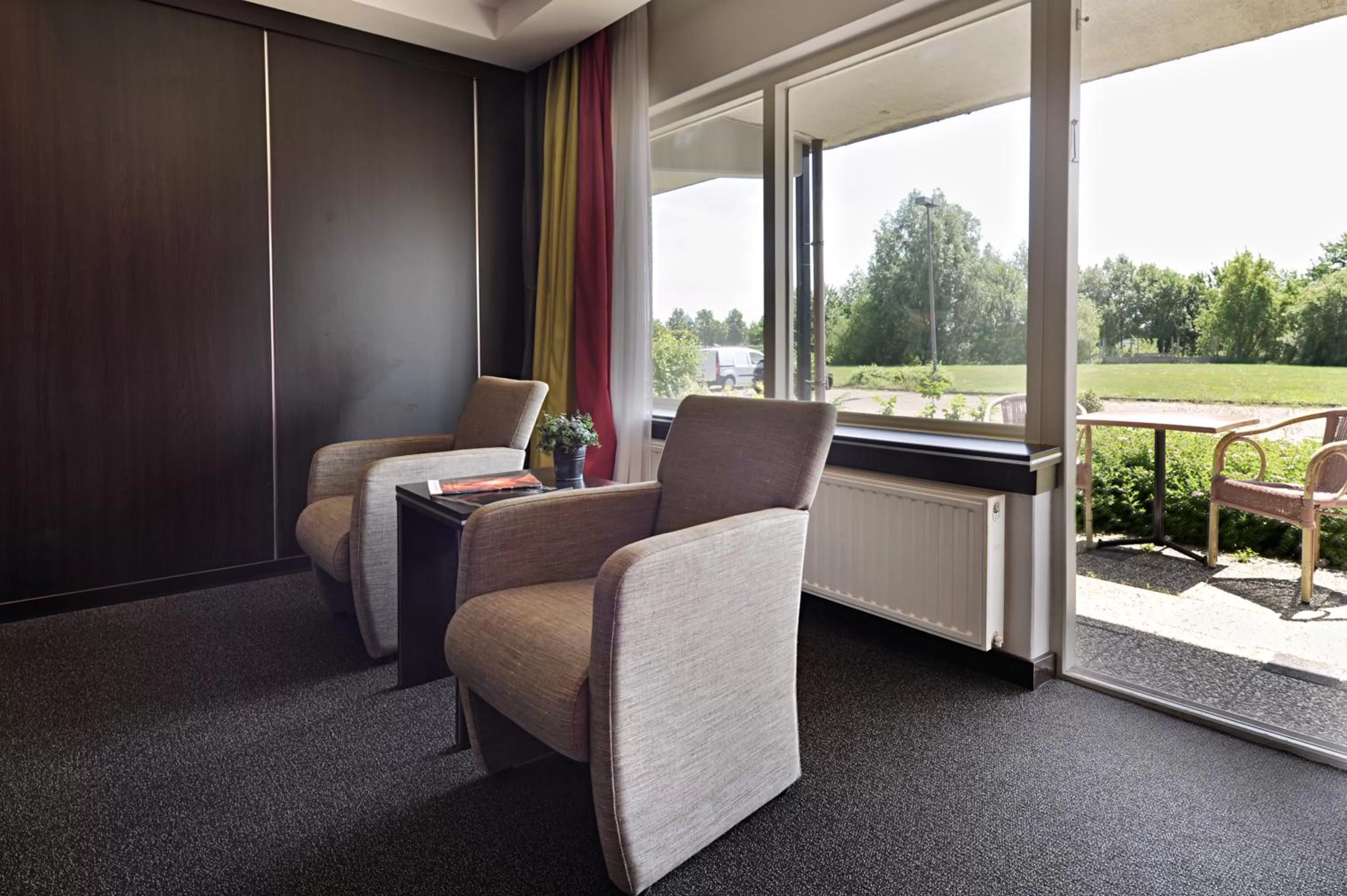 Seating area in Van der Valk Hotel Groningen Zuidbroek