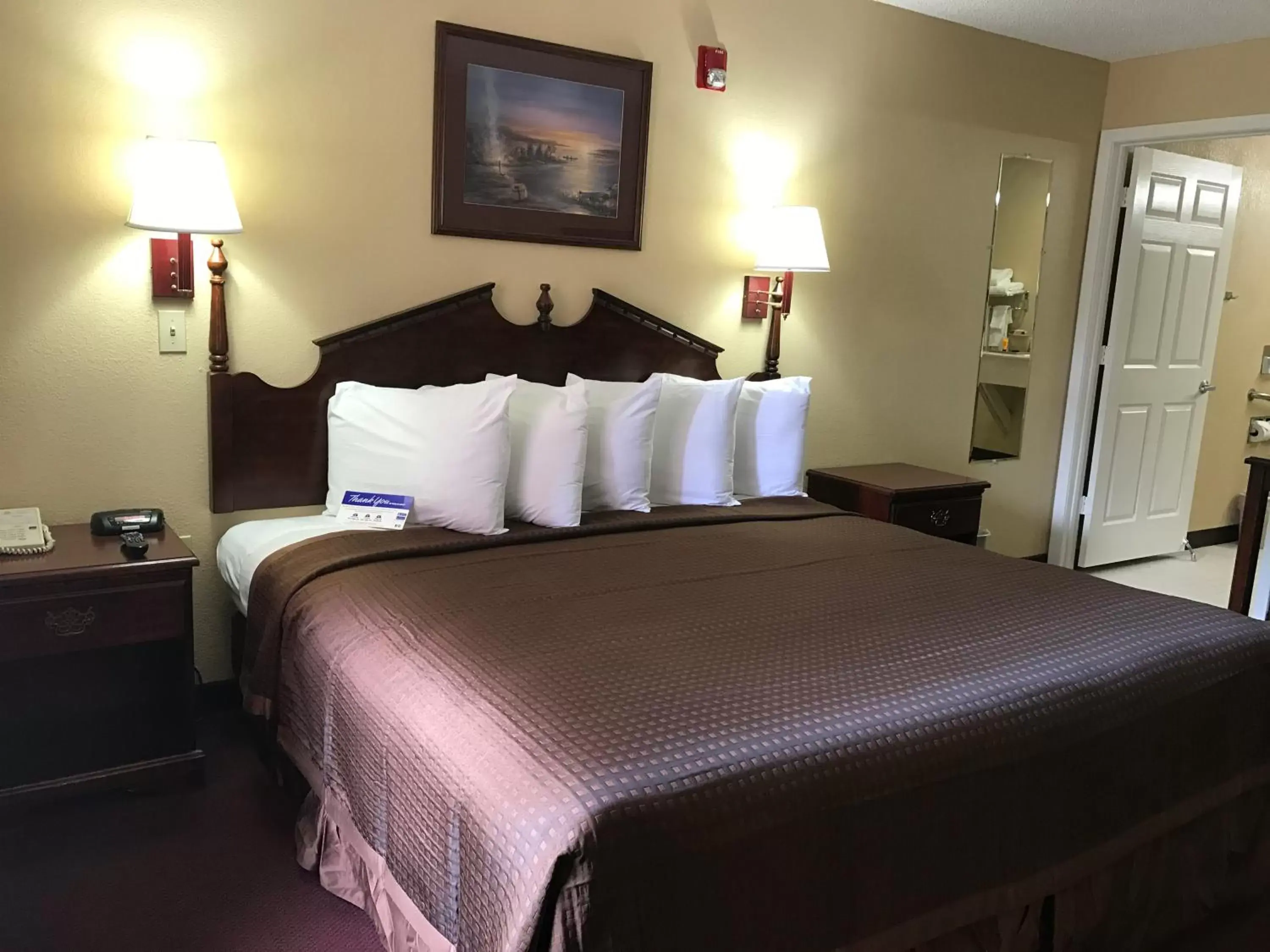 Photo of the whole room, Bed in Americas Best Value Inn & Suites - Little Rock - Maumelle