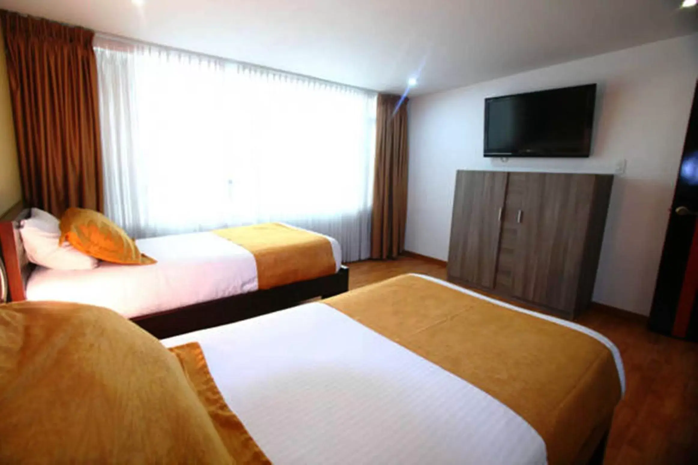 Photo of the whole room, Bed in Hotel Expo Inn Embajada