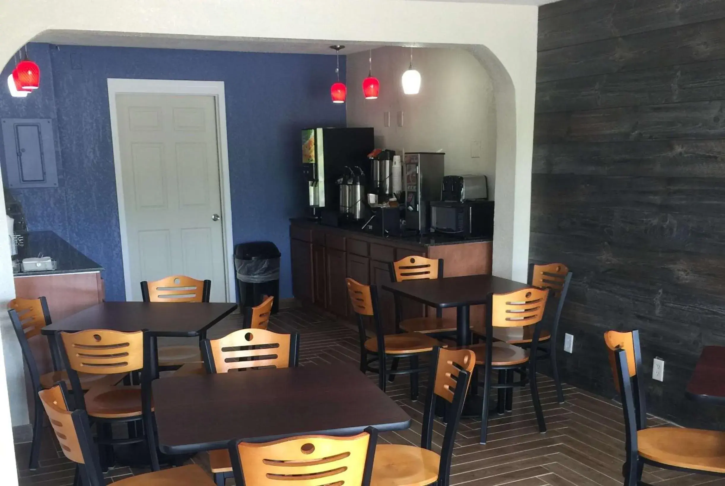 Restaurant/places to eat in Super 8 by Wyndham Florence Restaurant/places to eat in Super 8 by Wyndham Florence