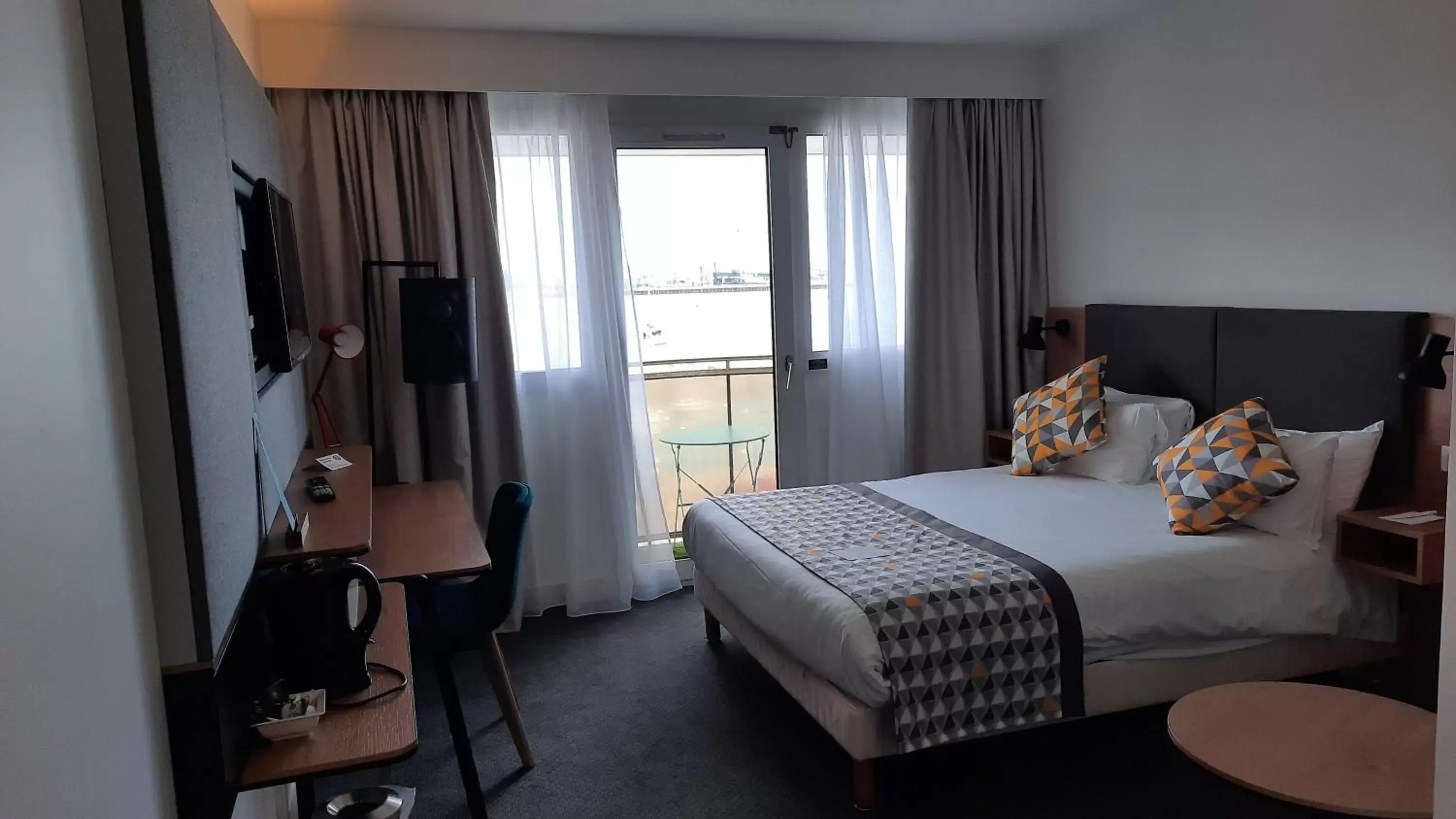 Photo of the whole room in Holiday Inn Calais-Centre, an IHG Hotel