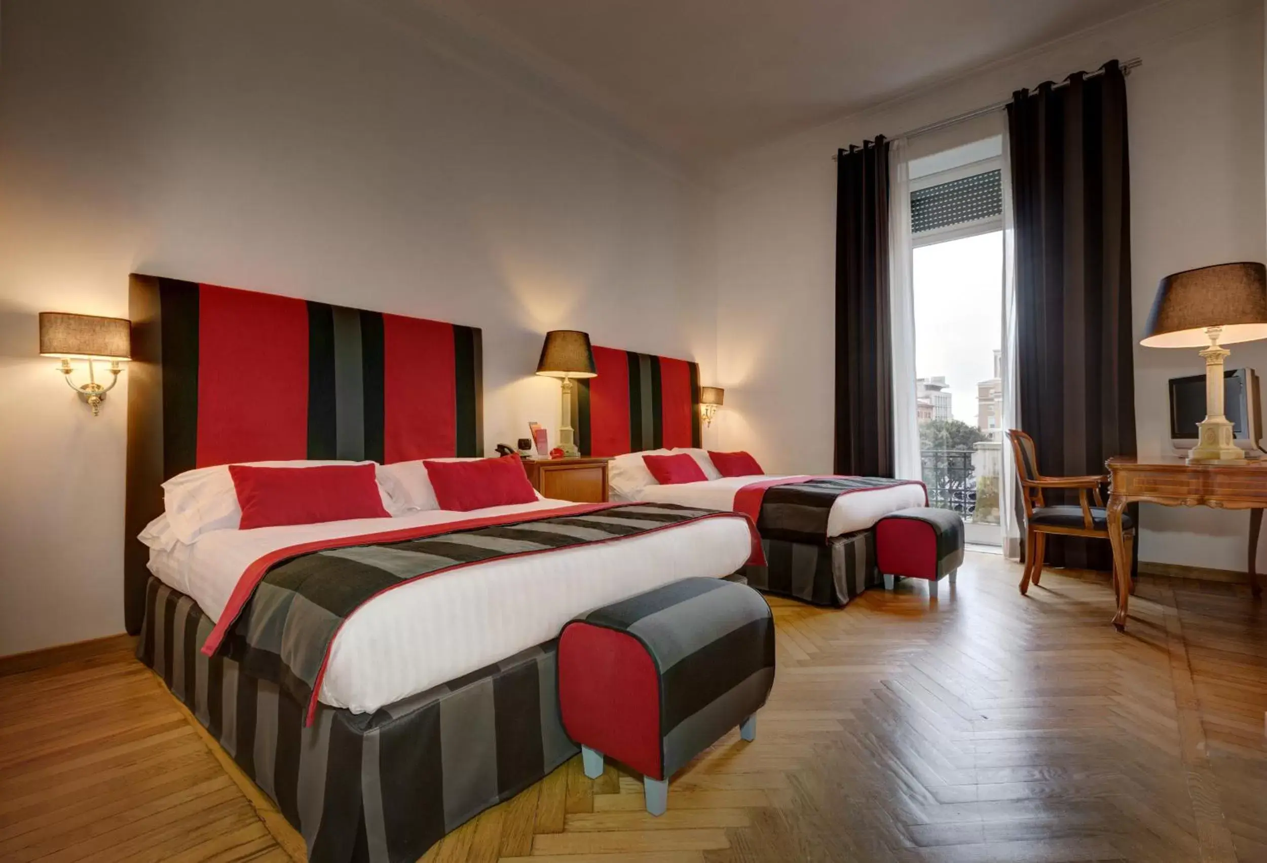 Photo of the whole room, Bed in Alpi Hotel