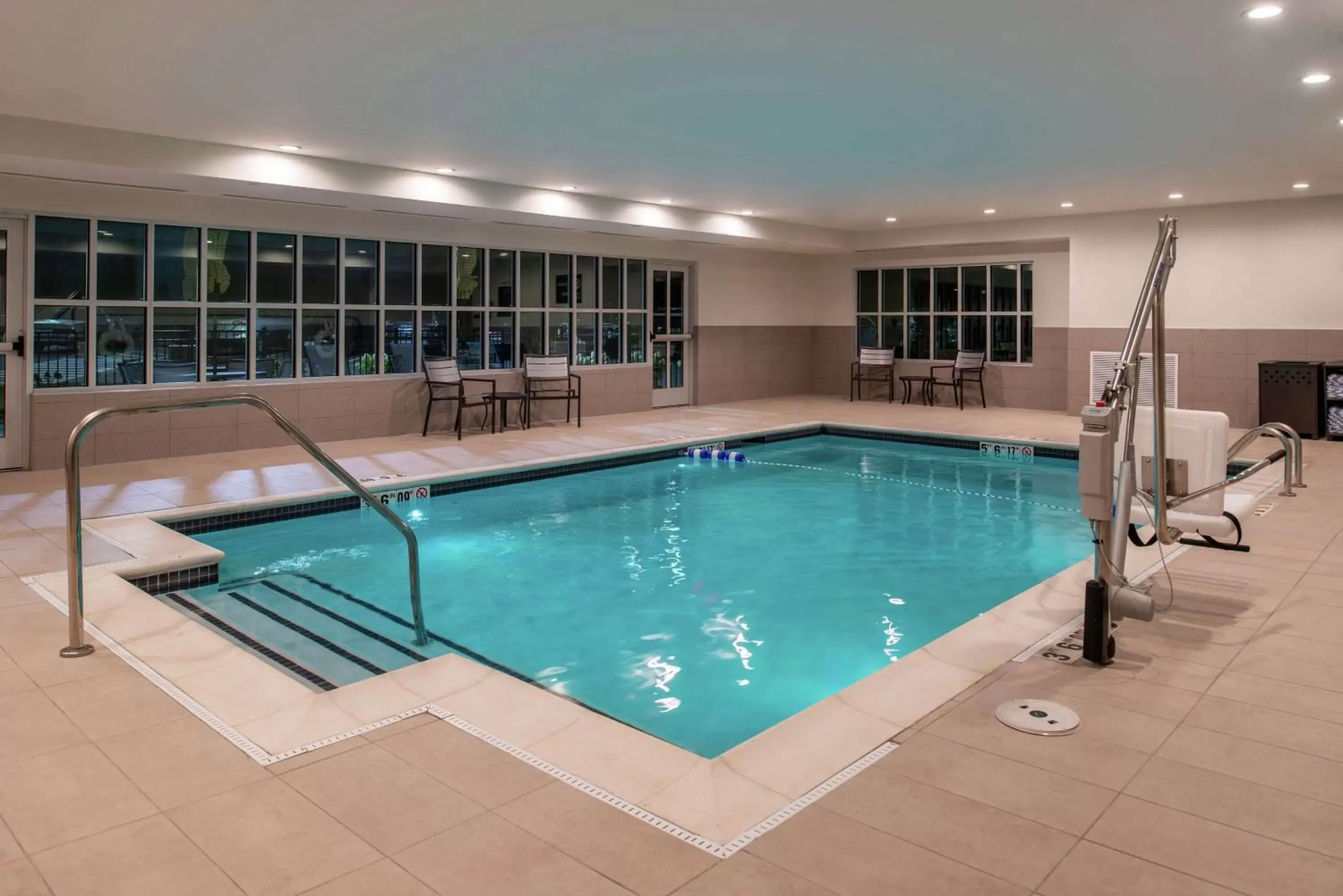 Pool view, Swimming Pool in Hilton Garden Inn Kansas City Airport Mo