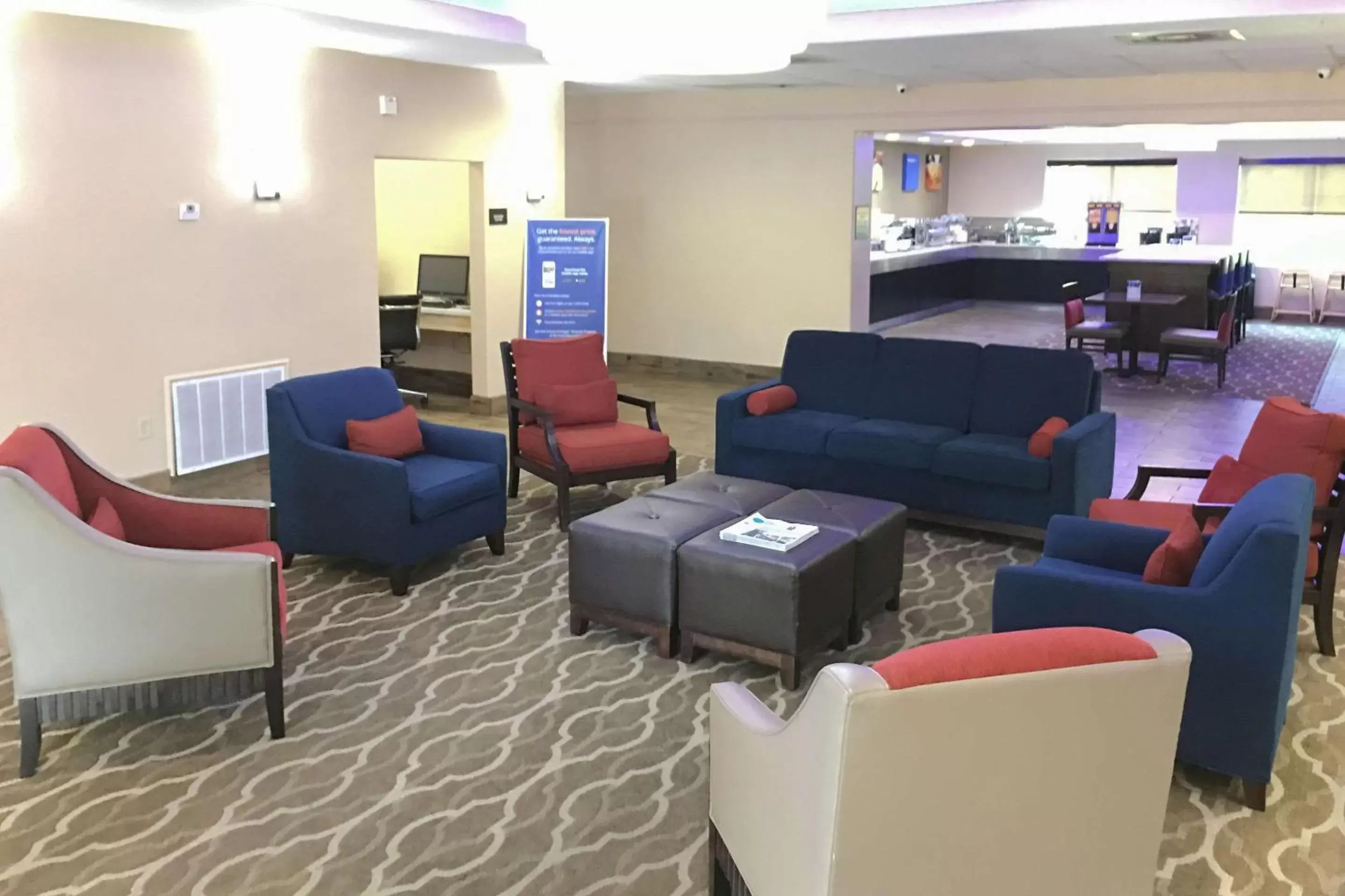 Lobby or reception, Lounge/Bar in Comfort Inn & Suites Near Six Flags & Medical Center
