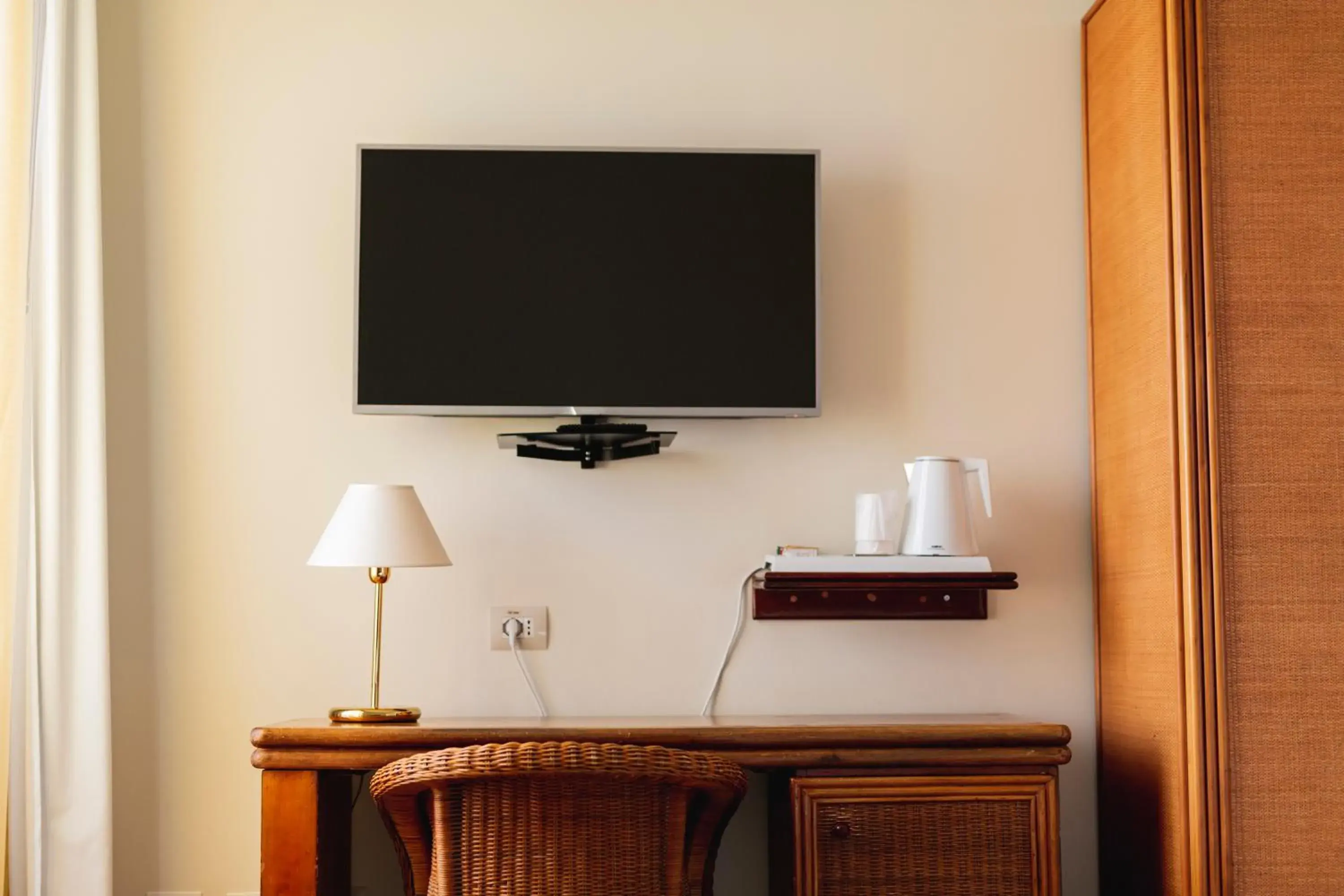 TV and multimedia, TV/Entertainment Center in Hotel Ara Solis