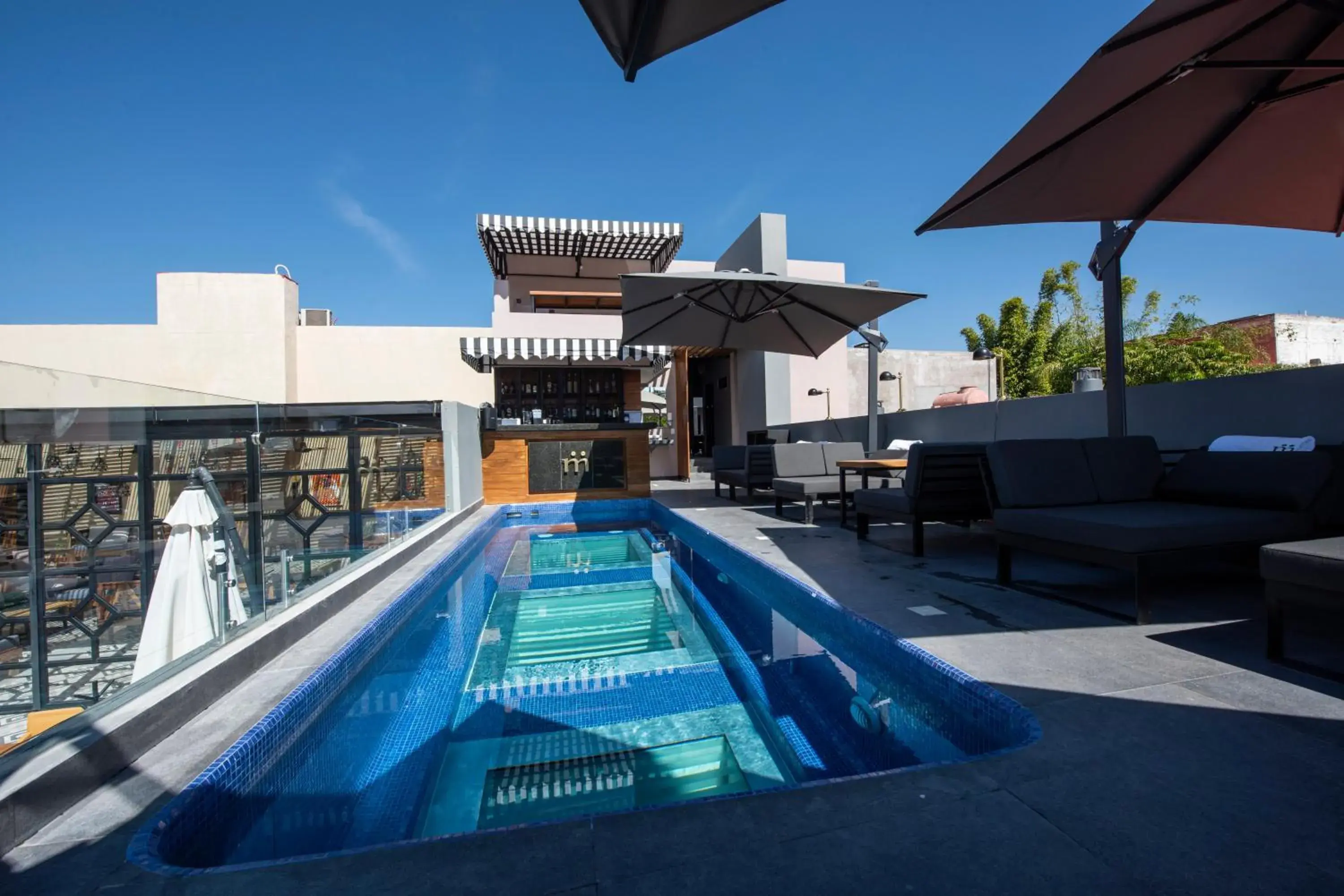 Swimming pool in Hotel Madi