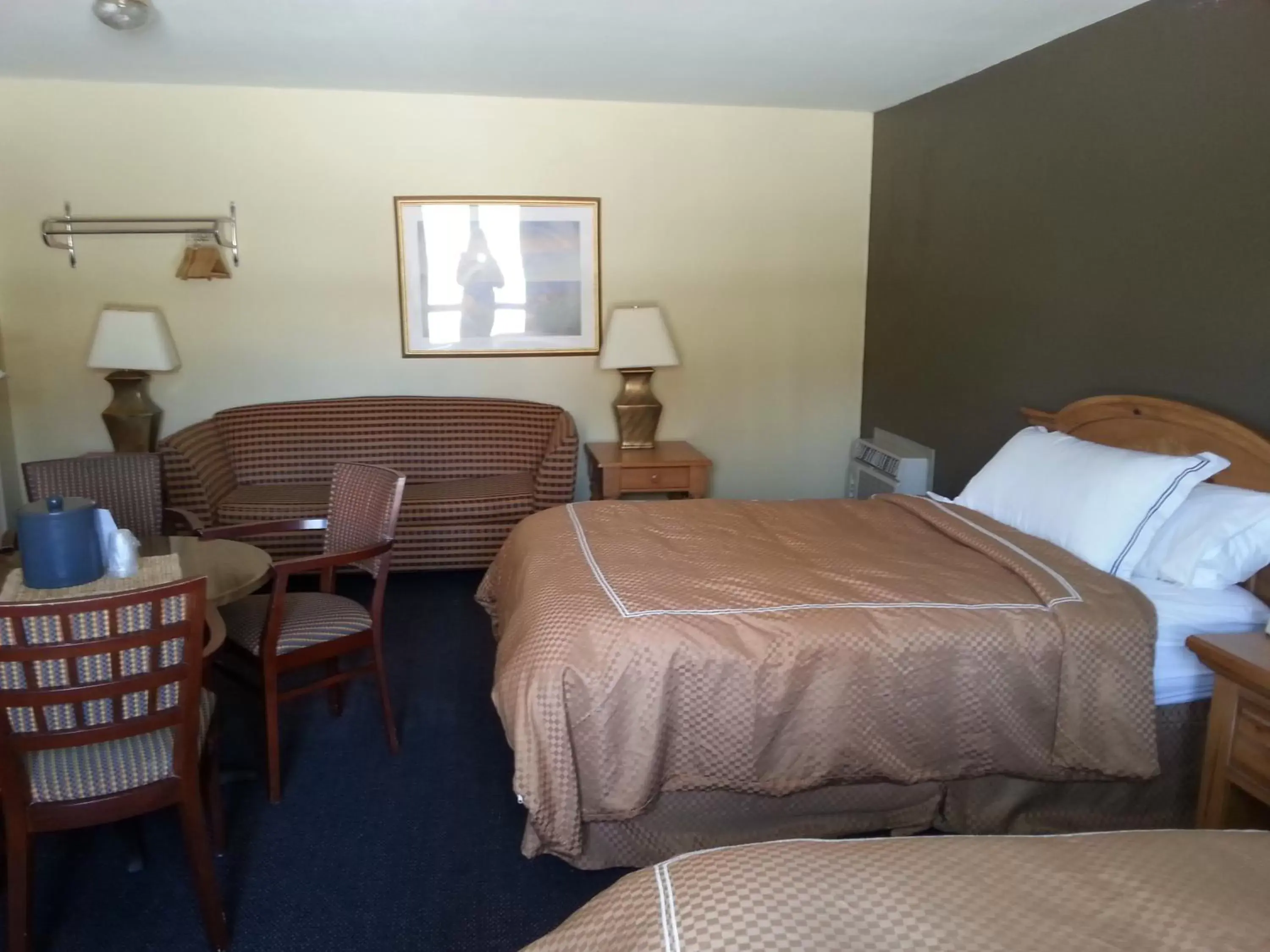 Photo of the whole room, Bed in Beach Harbor Resort