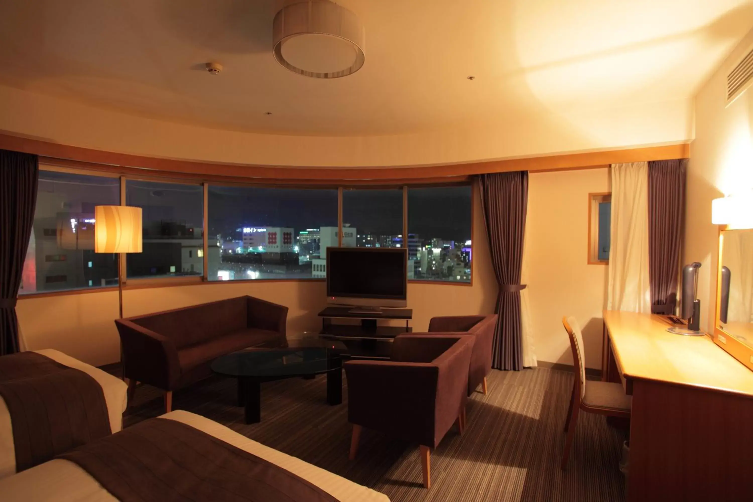 Photo of the whole room, Seating Area in Okayama Koraku Hotel