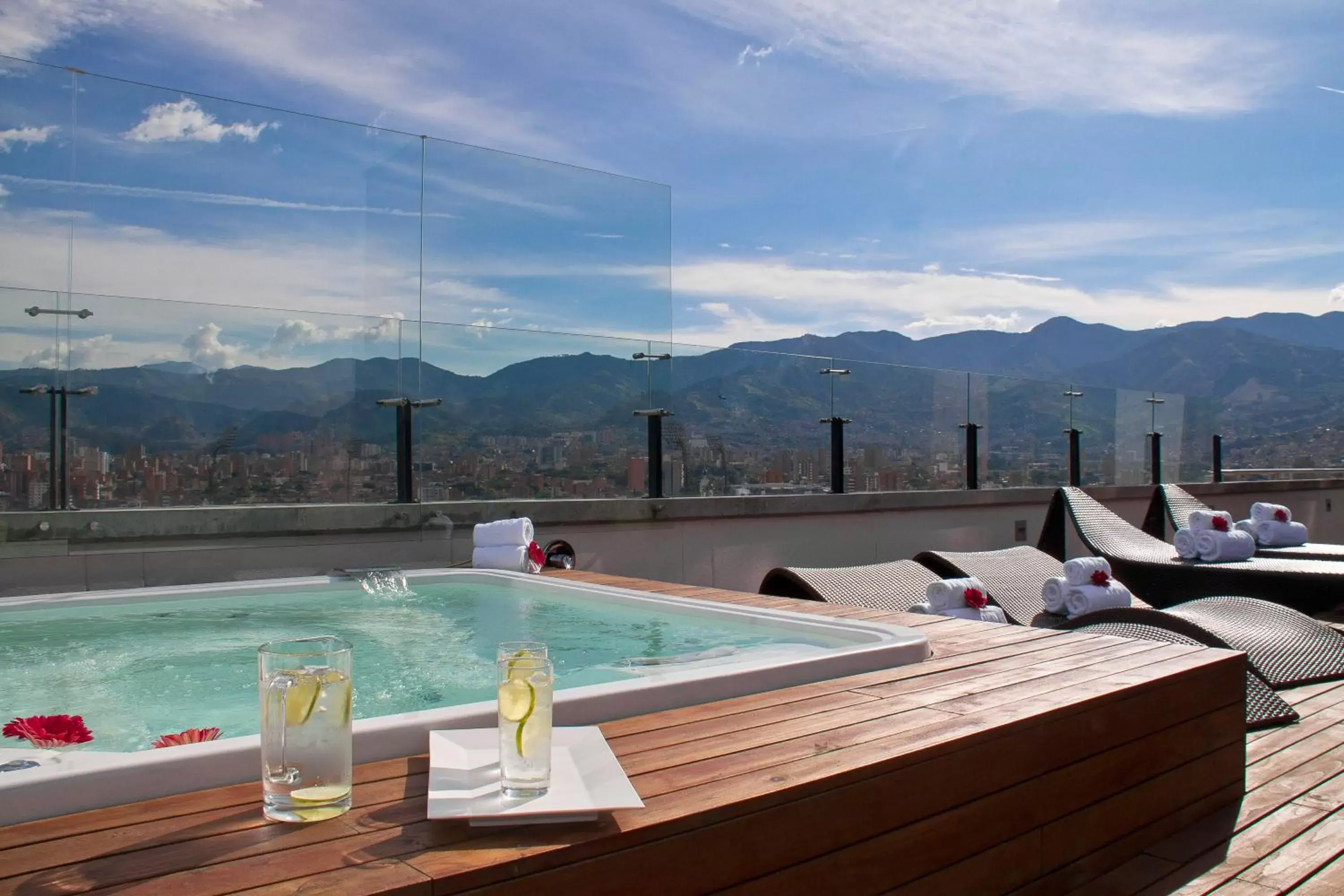 Balcony/Terrace, Swimming Pool in Tequendama Hotel Medellín - Estadio