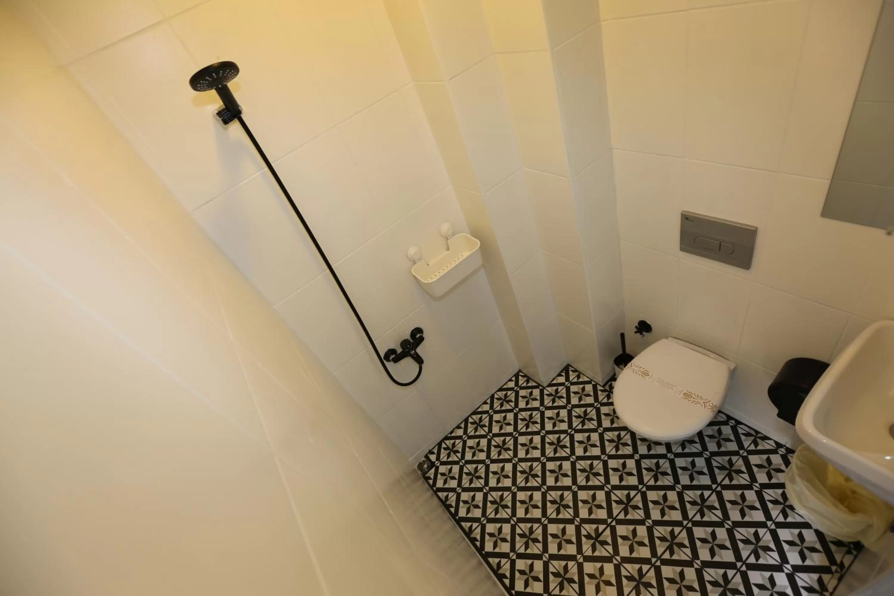 Toilet in Lavender Otel