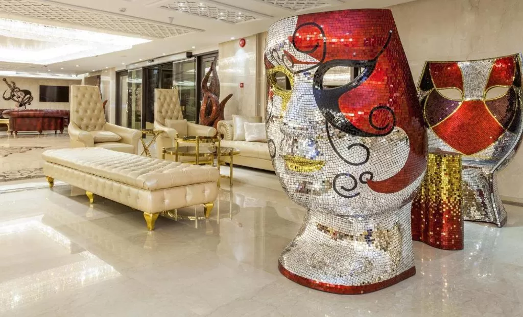 Seating area in Harir Palace Hotel