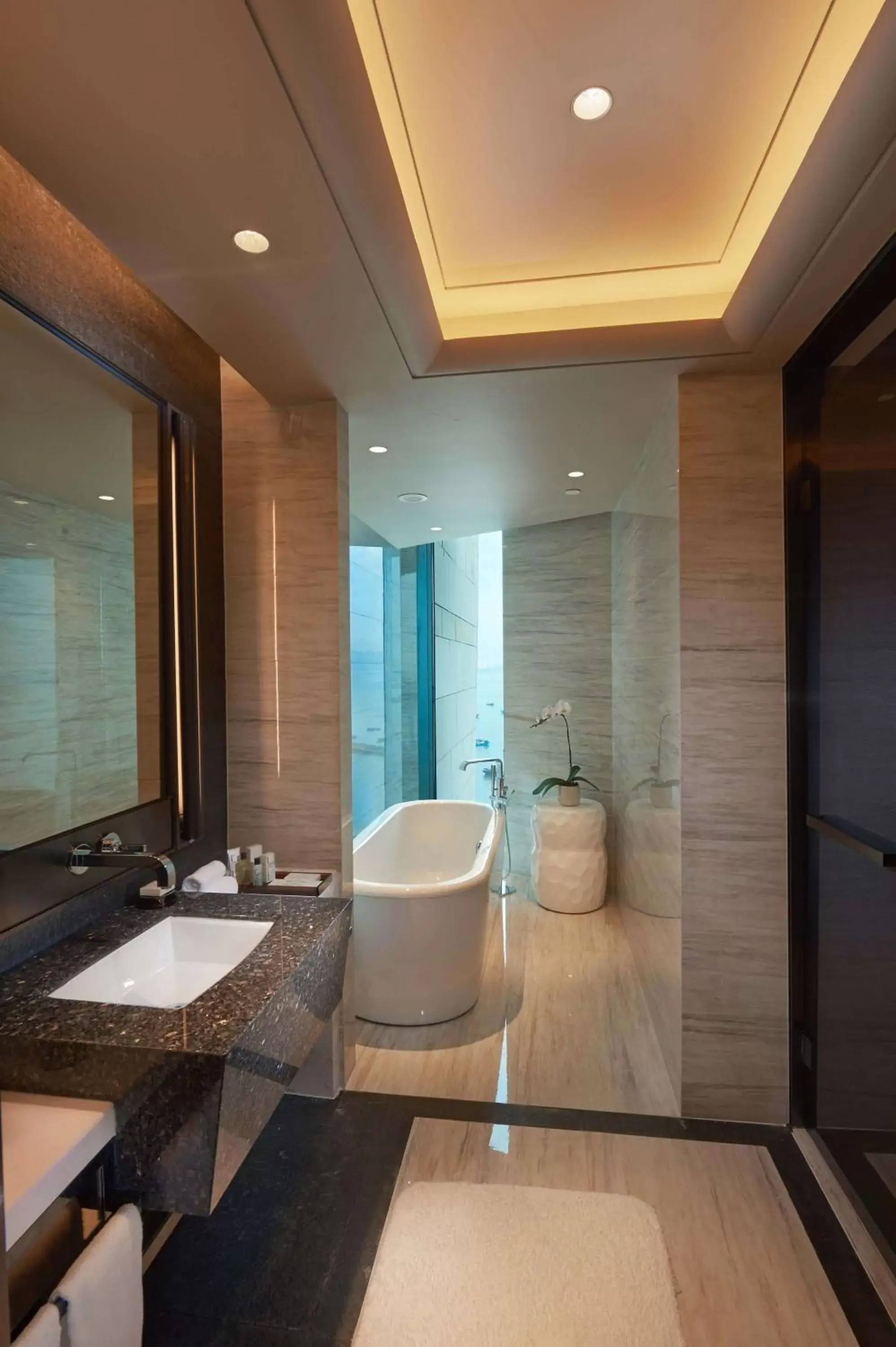 Bed, Bathroom in Hilton Shenzhen Shekou Nanhai