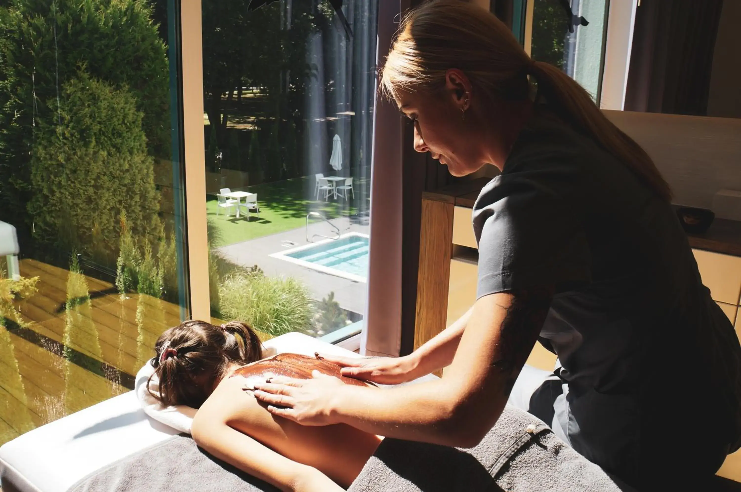 Massage, Guests in Villa Park Med. & SPA