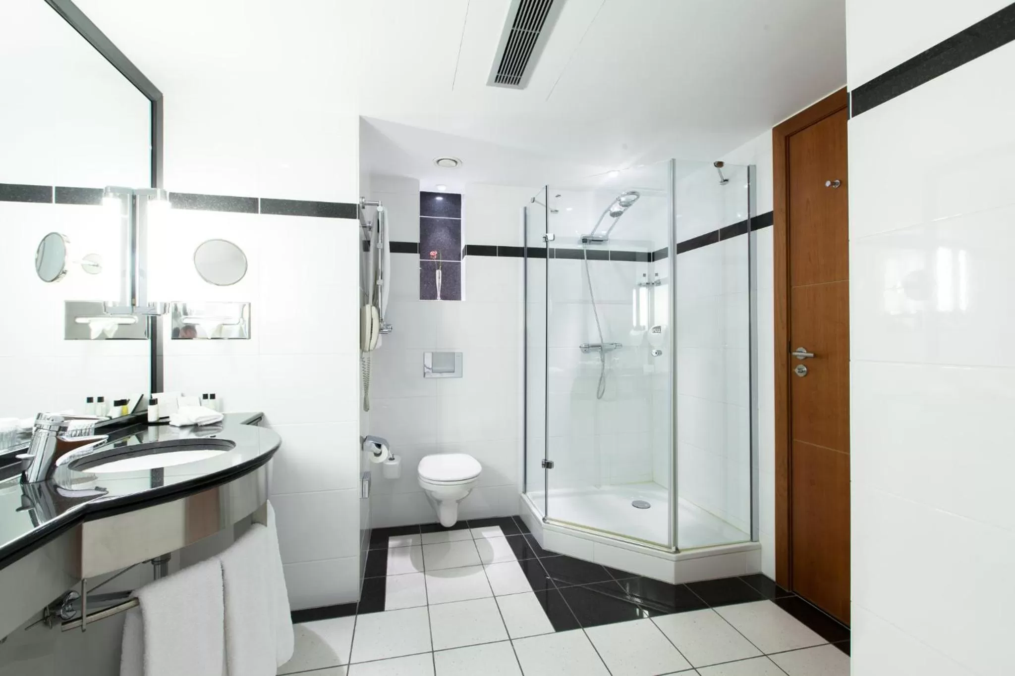Bathroom in Crowne Plaza Brussels Airport by IHG
