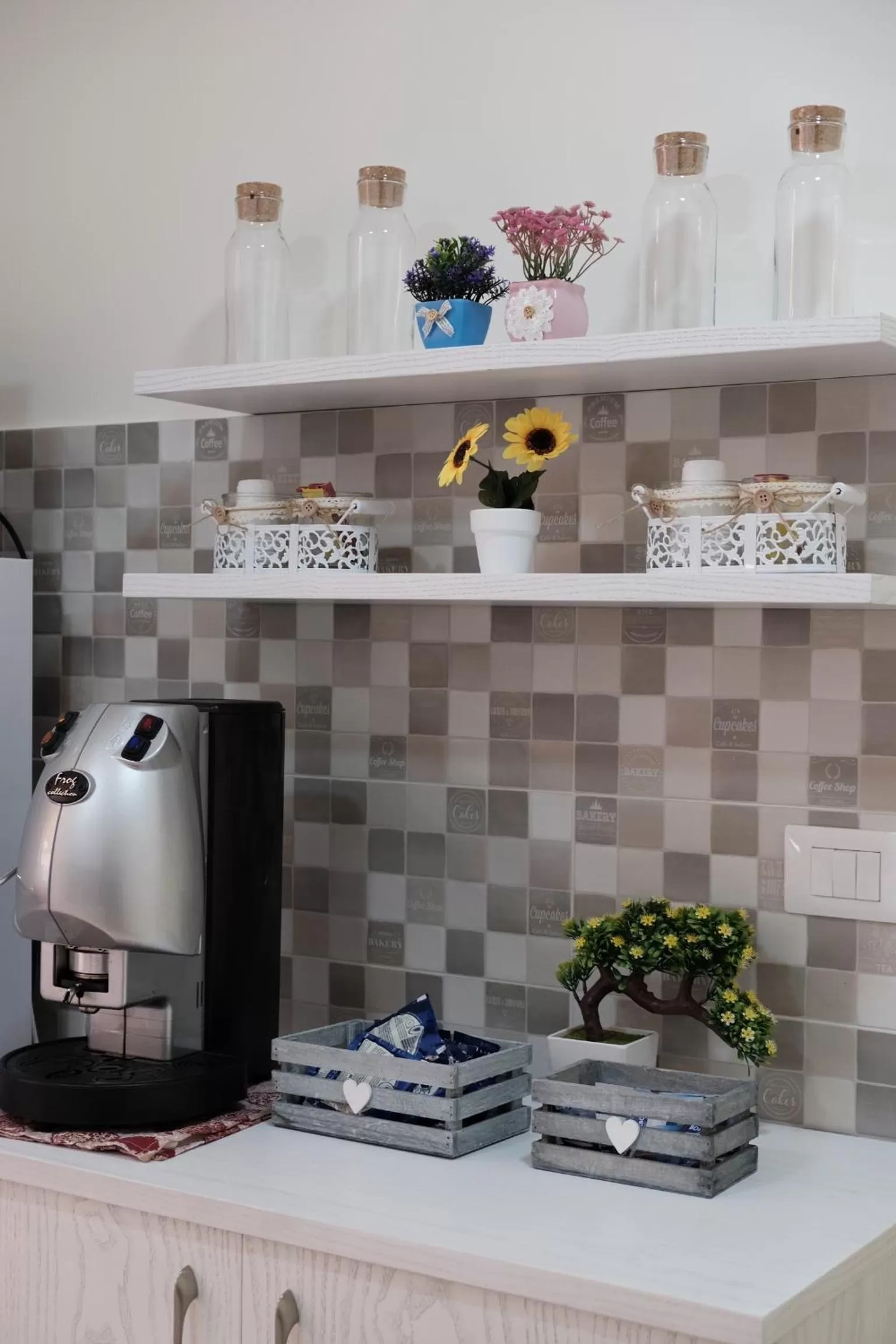 Coffee/tea facilities in ARIEL B&B