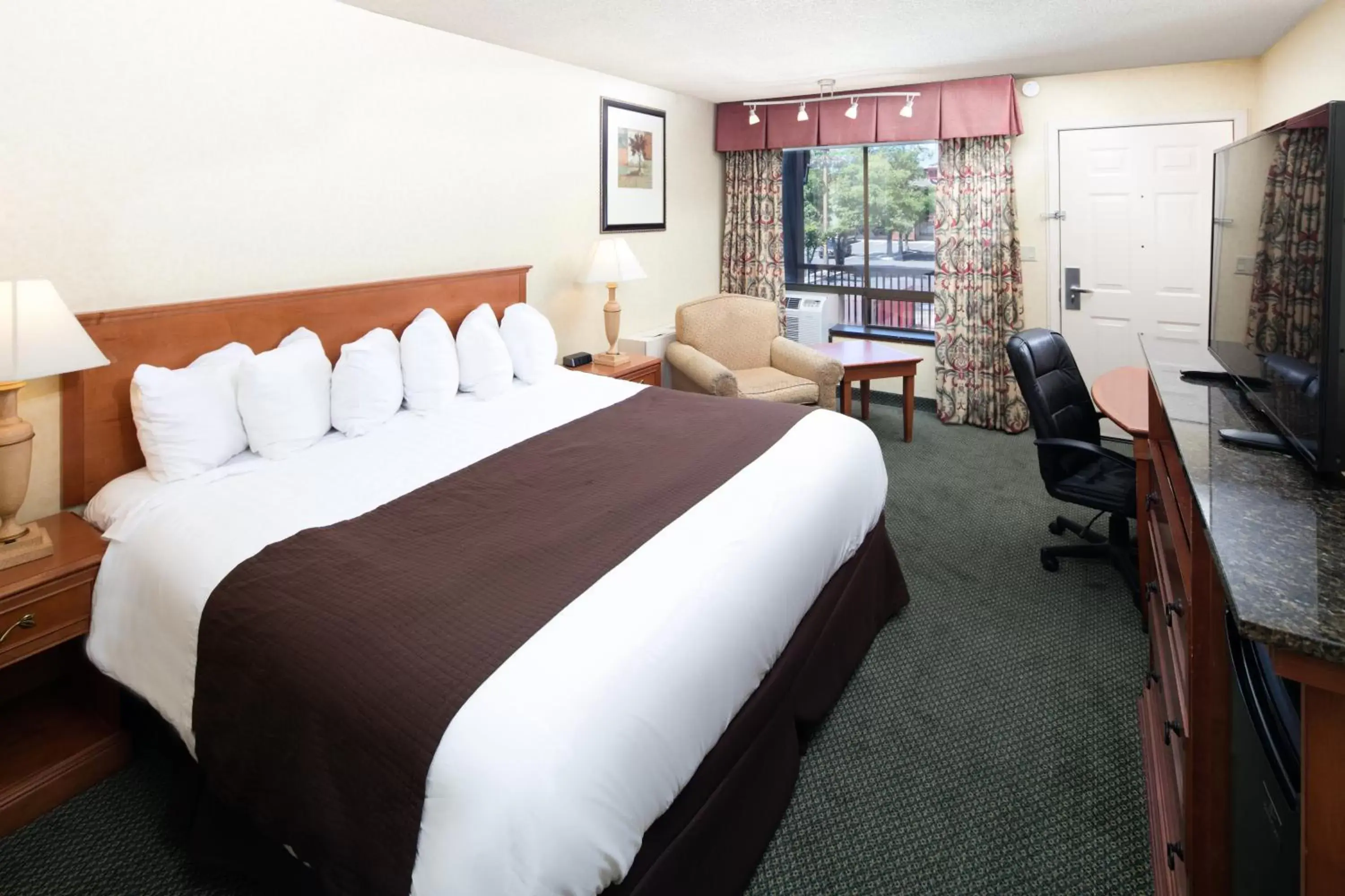 Bedroom in Red Lion Inn & Suites Missoula