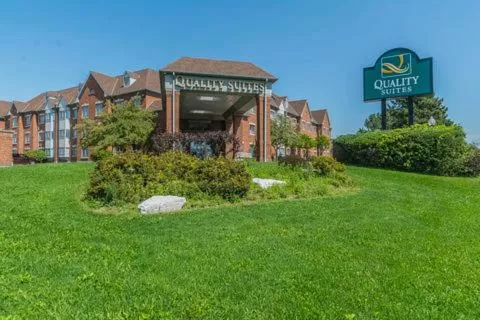 Property building in Quality Suites