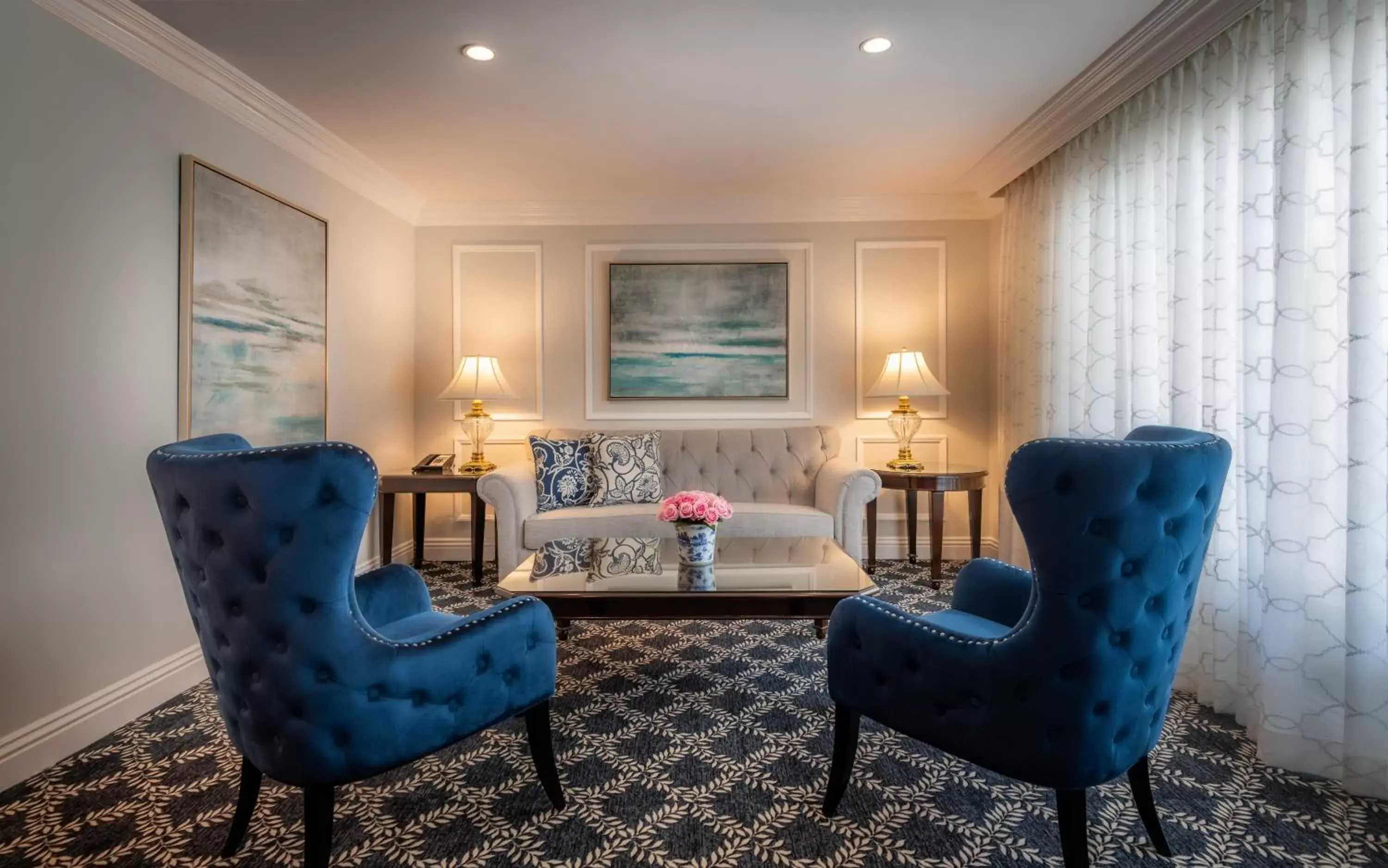 Living room in Beverly Hills Plaza Hotel & Spa Living room in Beverly Hills Plaza Hotel & Spa