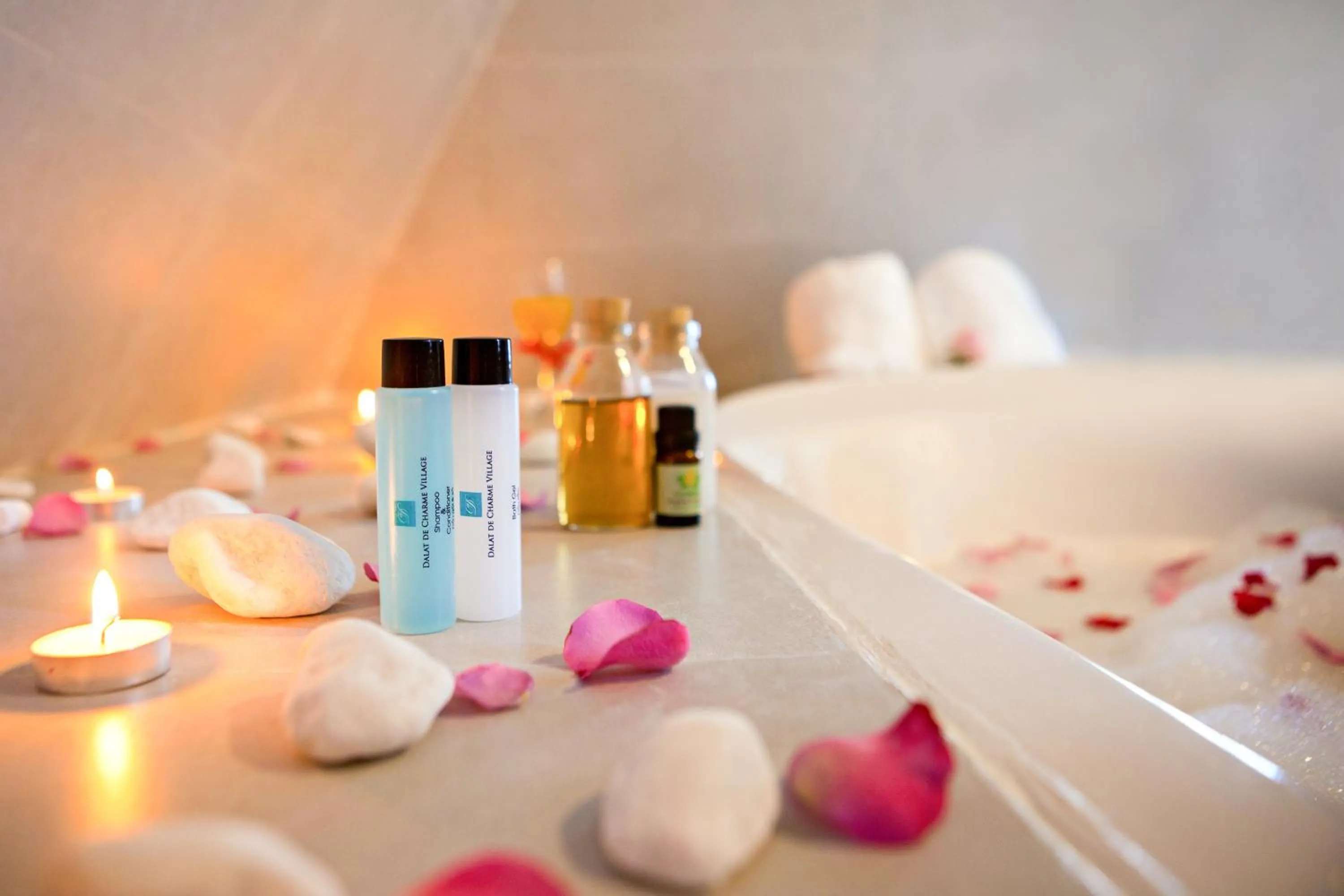 Shower in Dalat De Charme Village