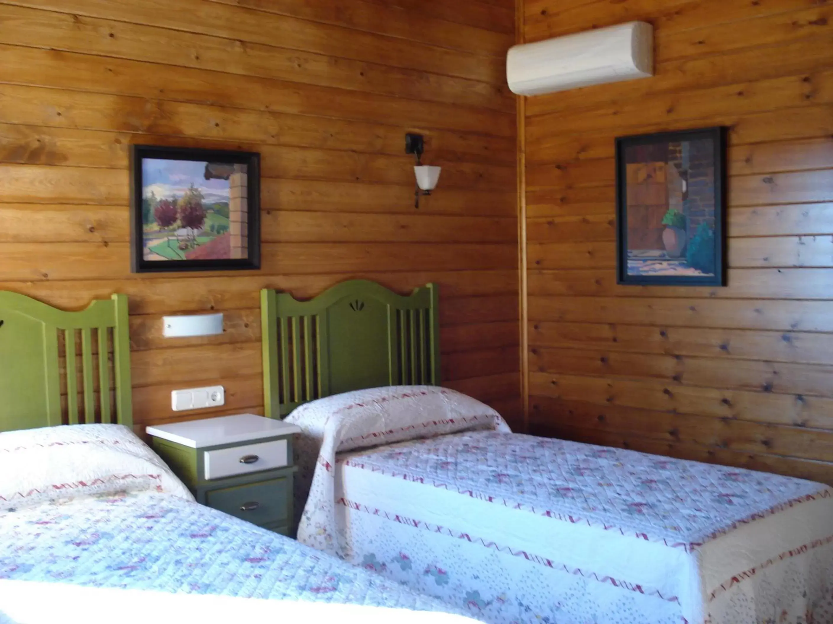 Photo of the whole room, Bed in El Racó de la Pintora "Adults Only"