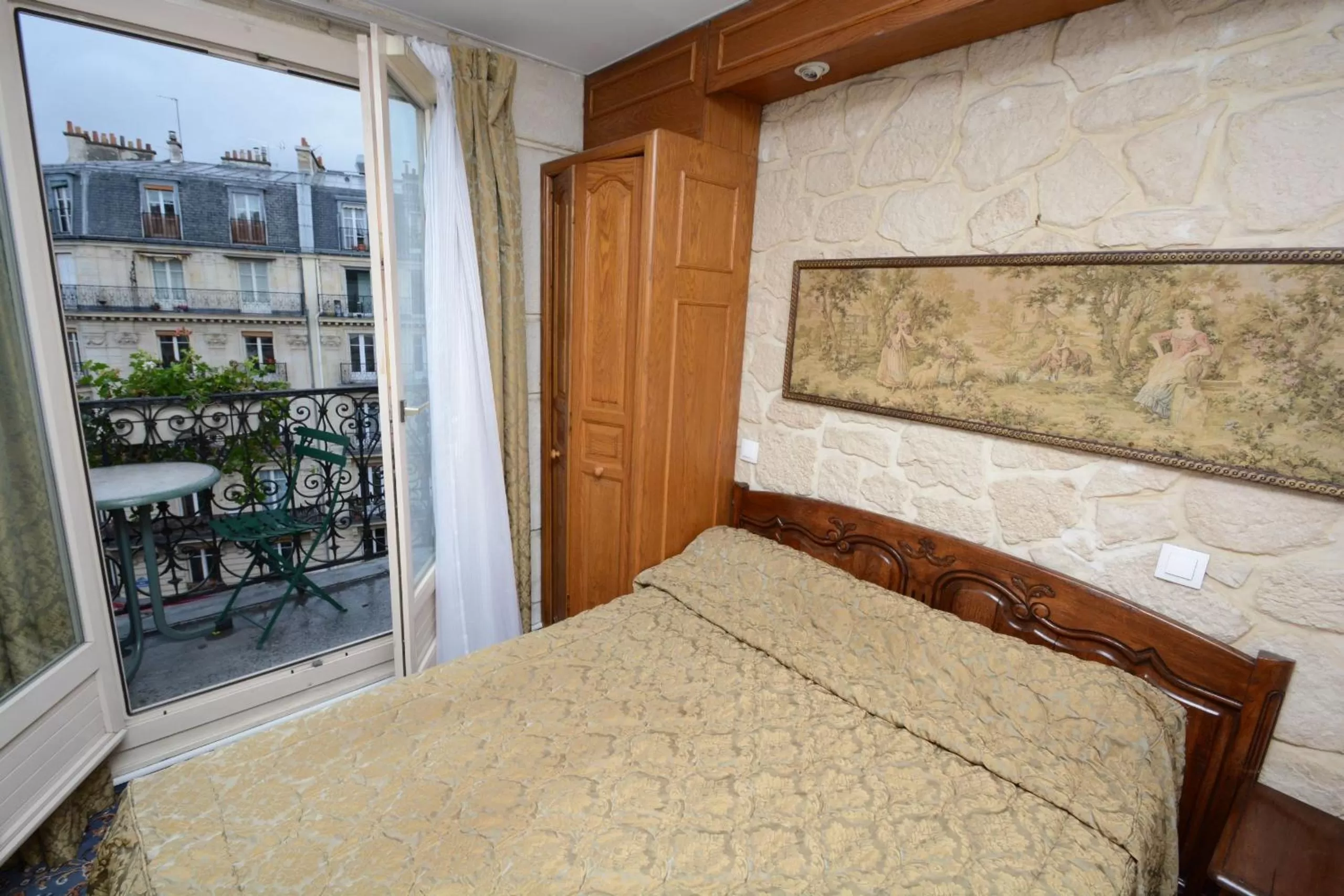 View (from property/room), Bed in Familia Hotel