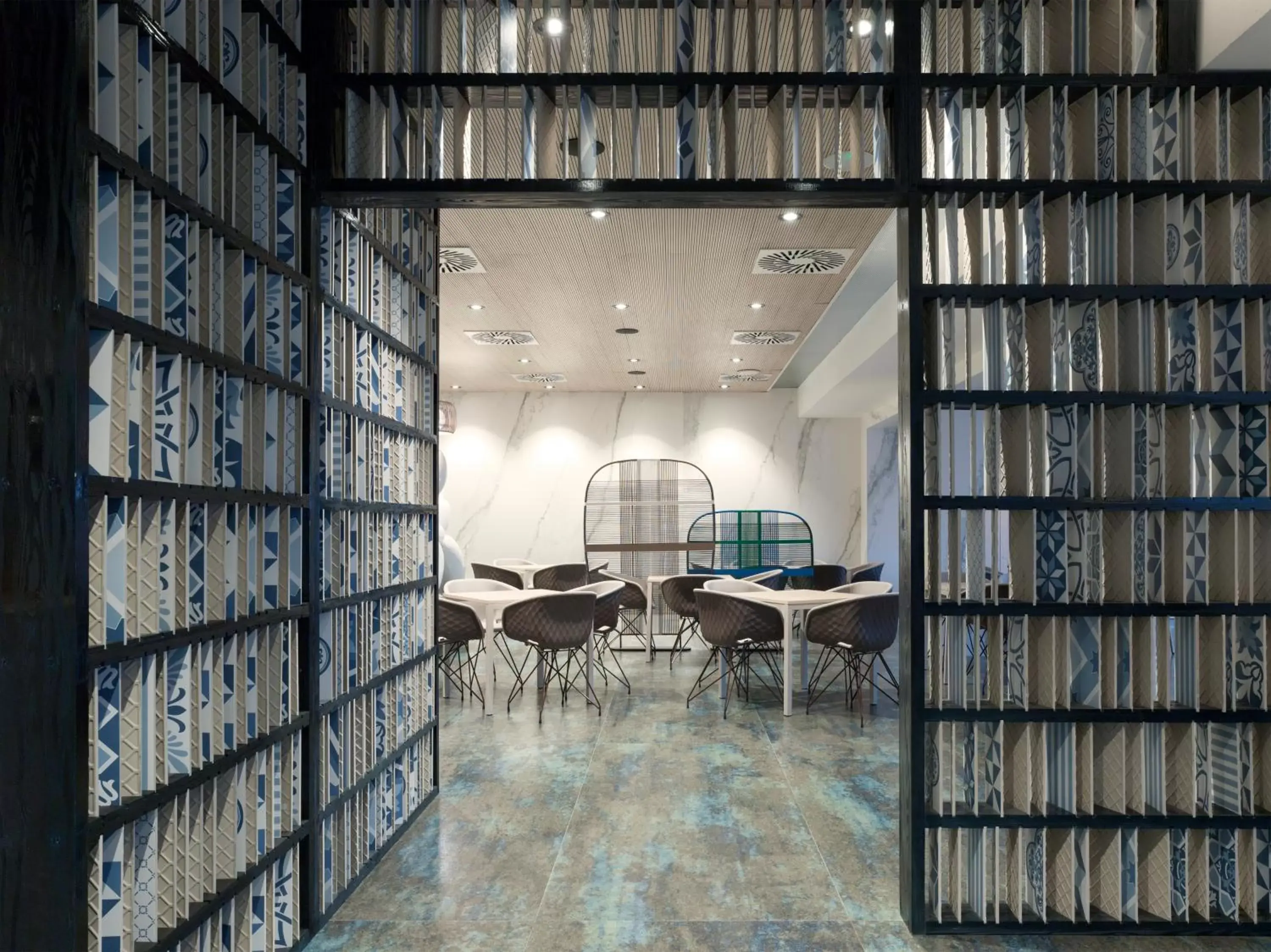 Restaurant/places to eat, Library in Hotel Neptuno