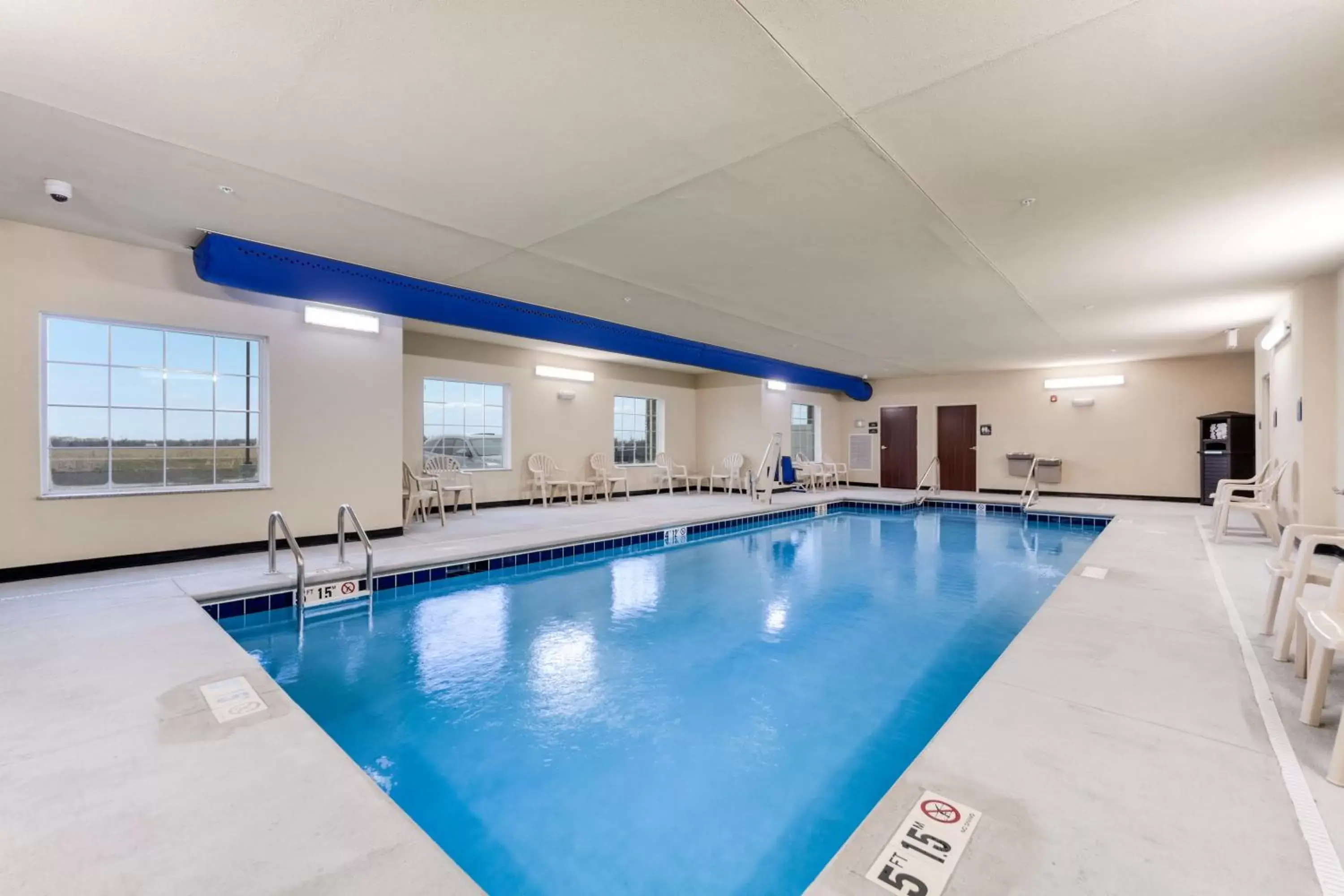 Swimming pool in Cobblestone Hotel & Suites - Cozad