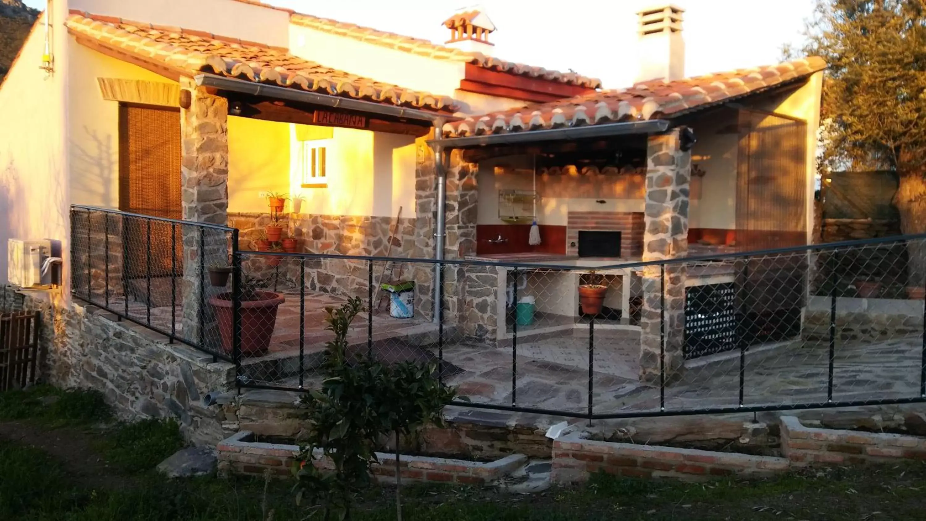 Property building, BBQ Facilities in La Cabaña Romantica de Llano