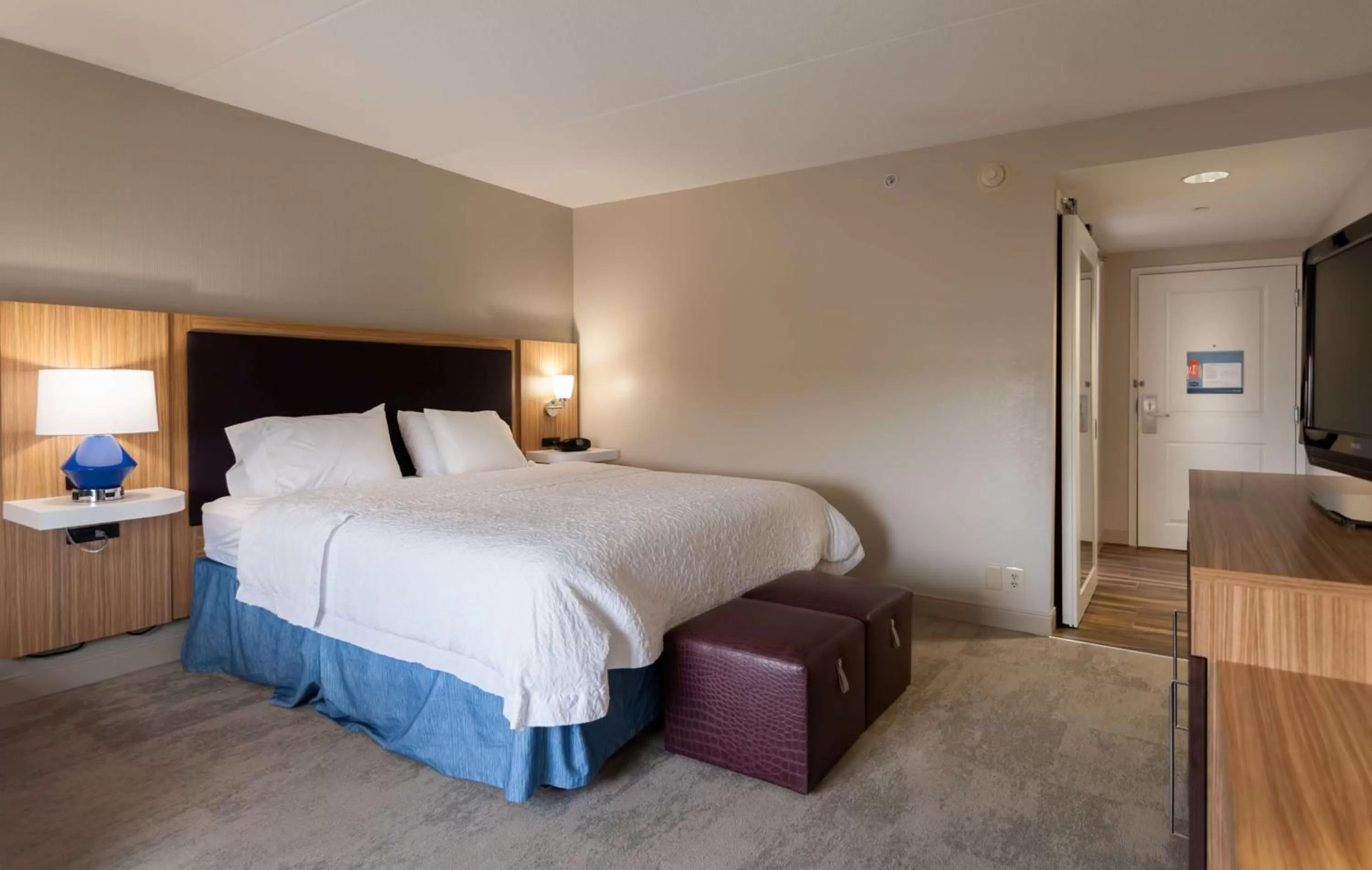 Bed in Hampton Inn Doylestown