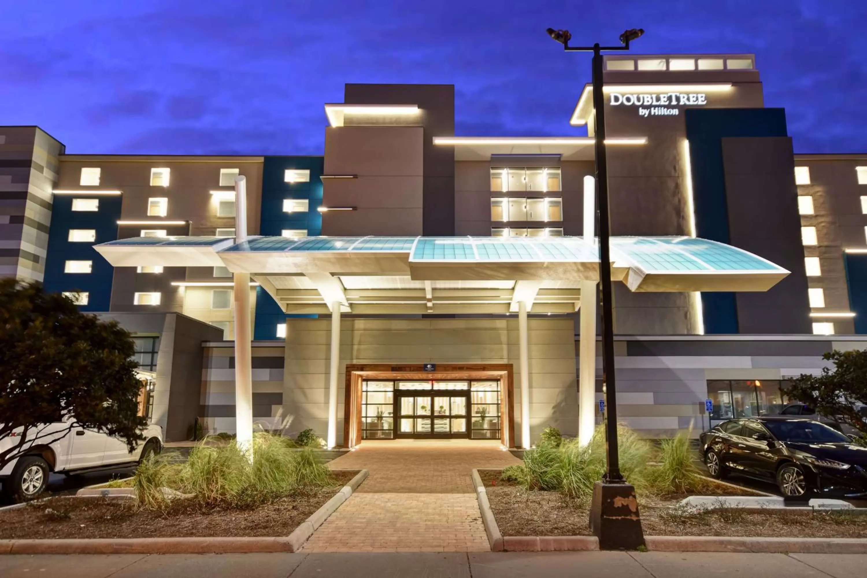 Property building in DoubleTree by Hilton Oceanfront Virginia Beach